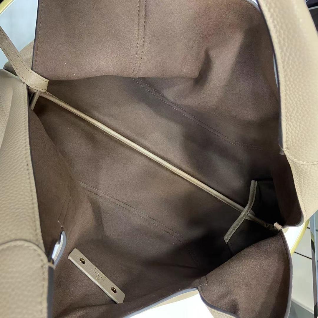 Gucci Softbit Maxi Shoulder Bag - FashionPlug