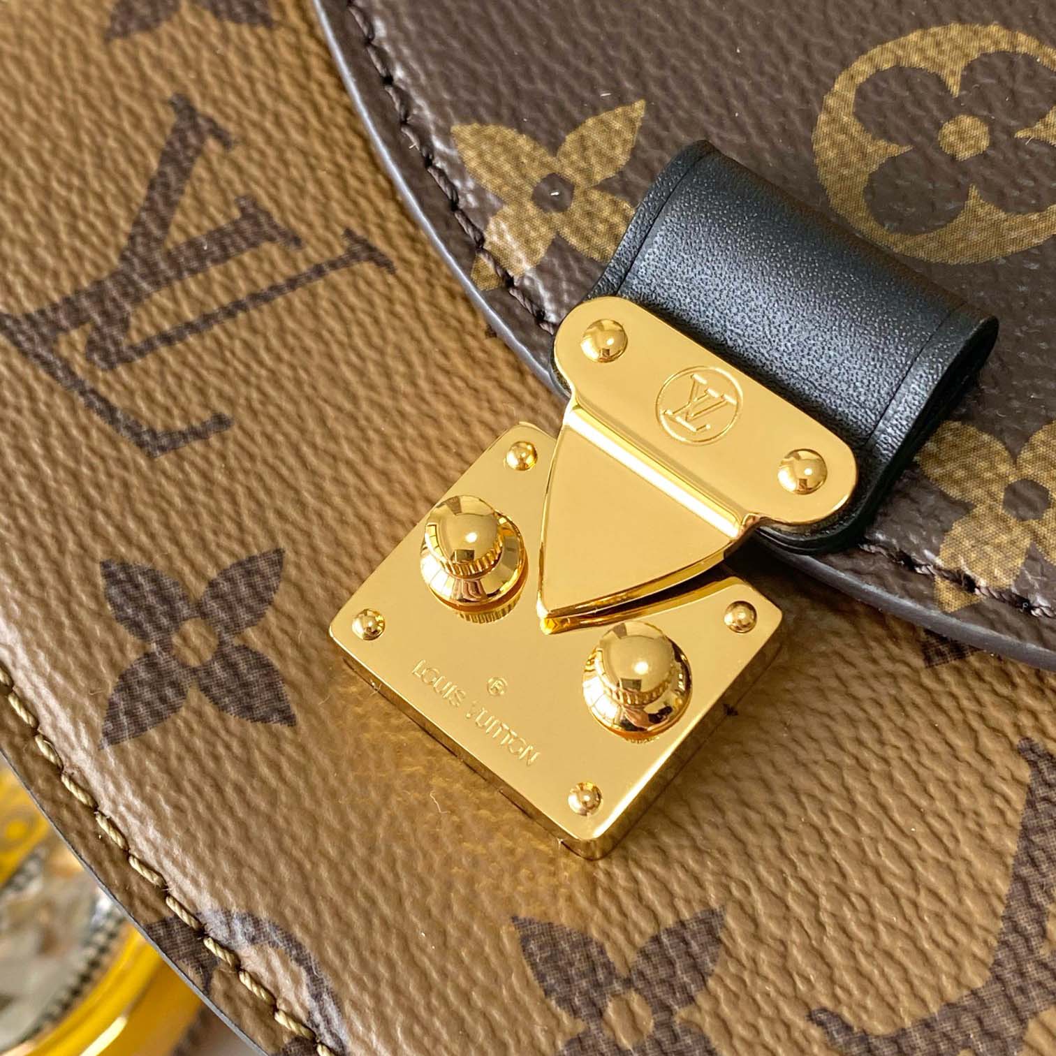 Louis Vuitton Tilsitt Handbag   M83473 - FashionPlug