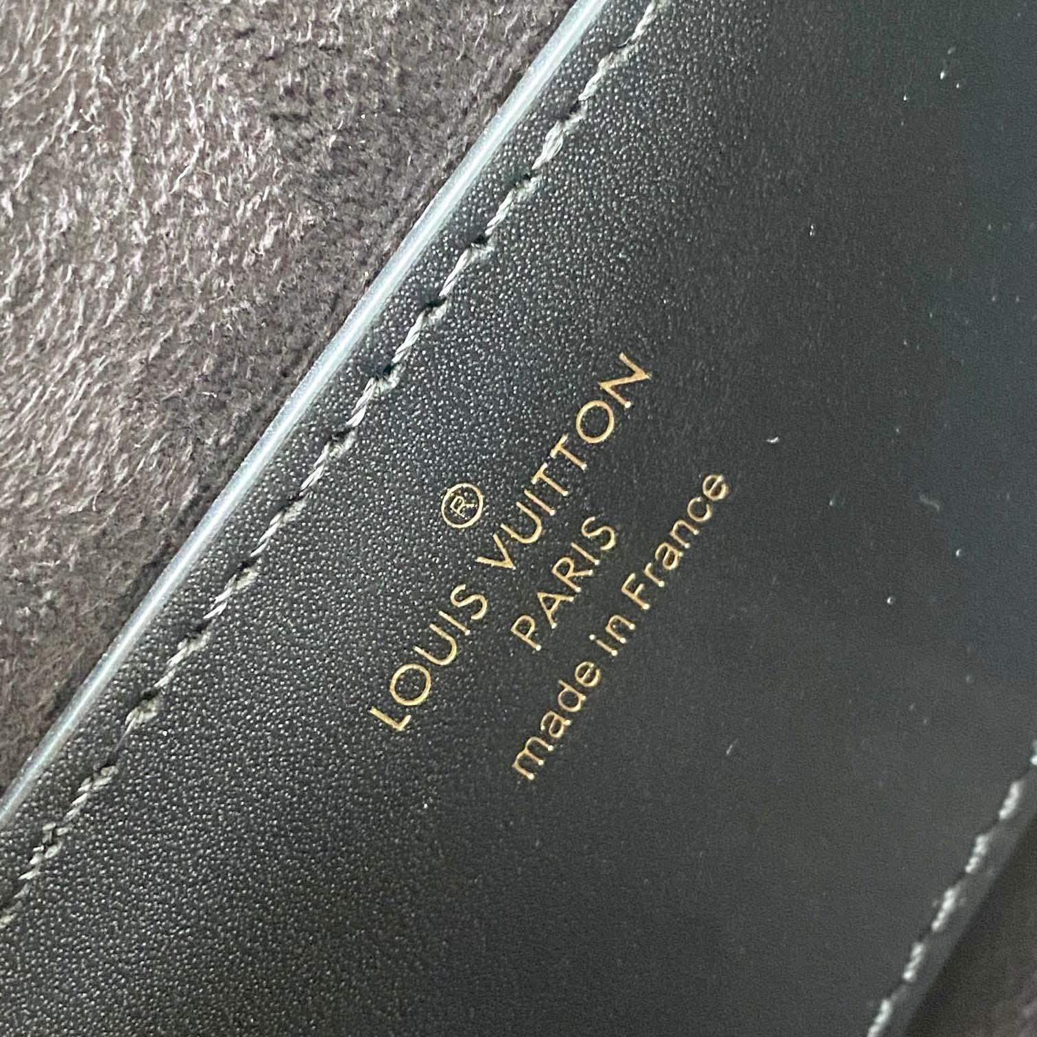 Louis Vuitton Tilsitt Handbag   M83473 - FashionPlug