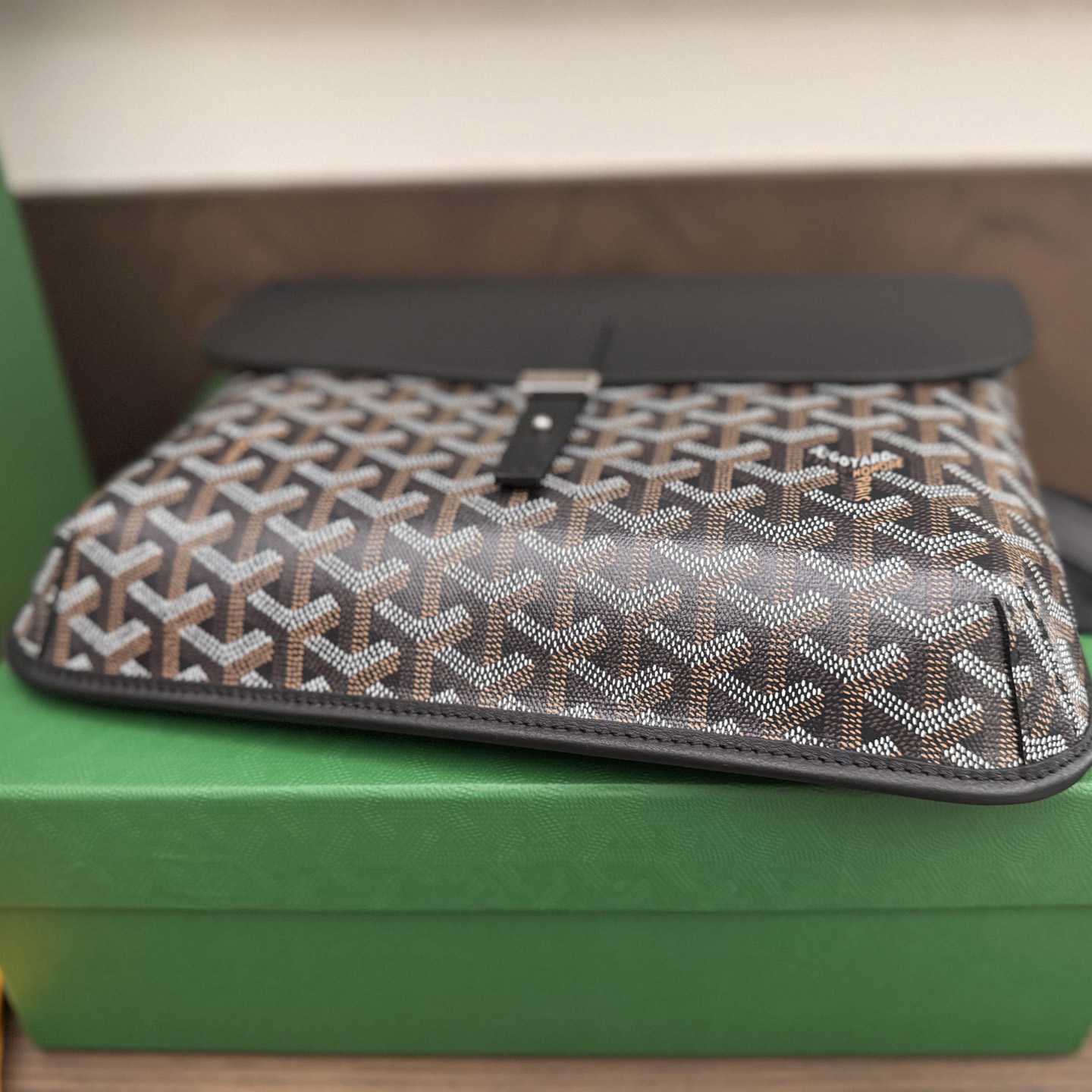 Goyard Coursier Messenger Bag - FashionPlug