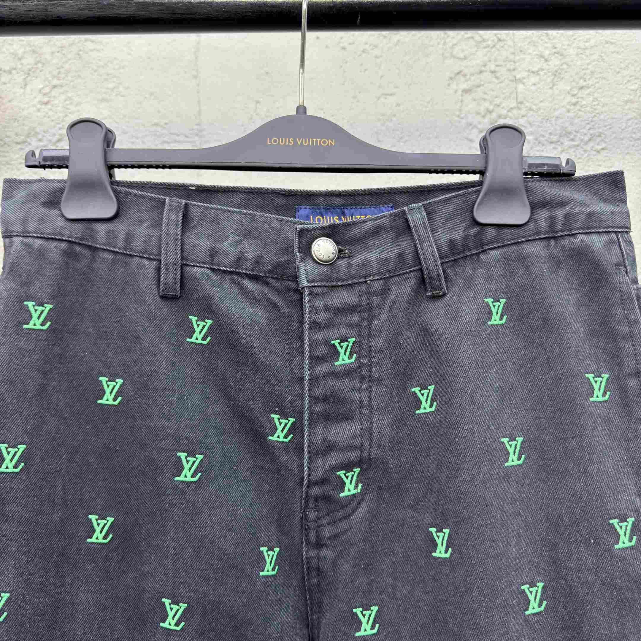 Louis Vuitton LV Blason Gradient Embroidered Denim Skate Pants   1AGTHE - FashionPlug