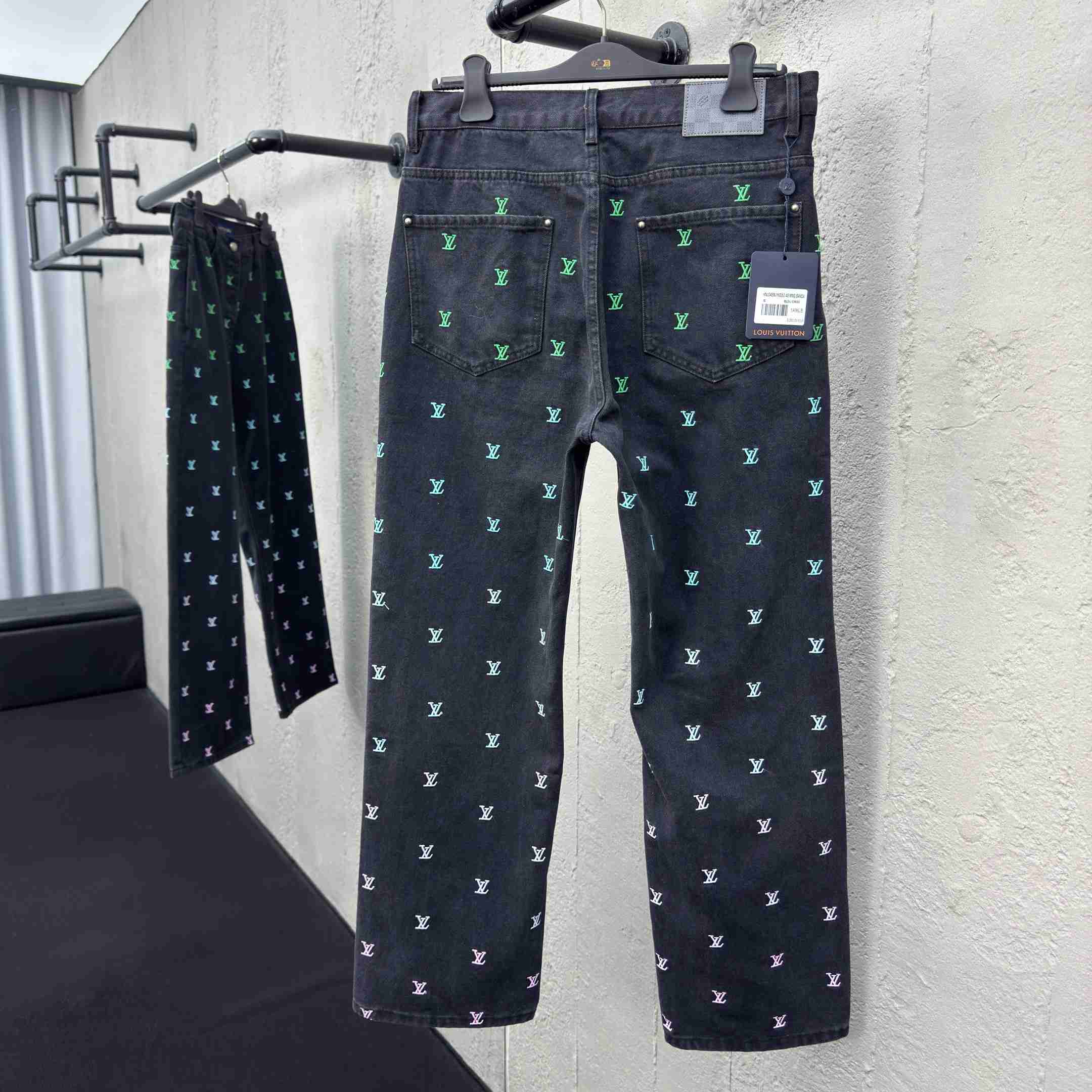 Louis Vuitton LV Blason Gradient Embroidered Denim Skate Pants   1AGTHE - FashionPlug