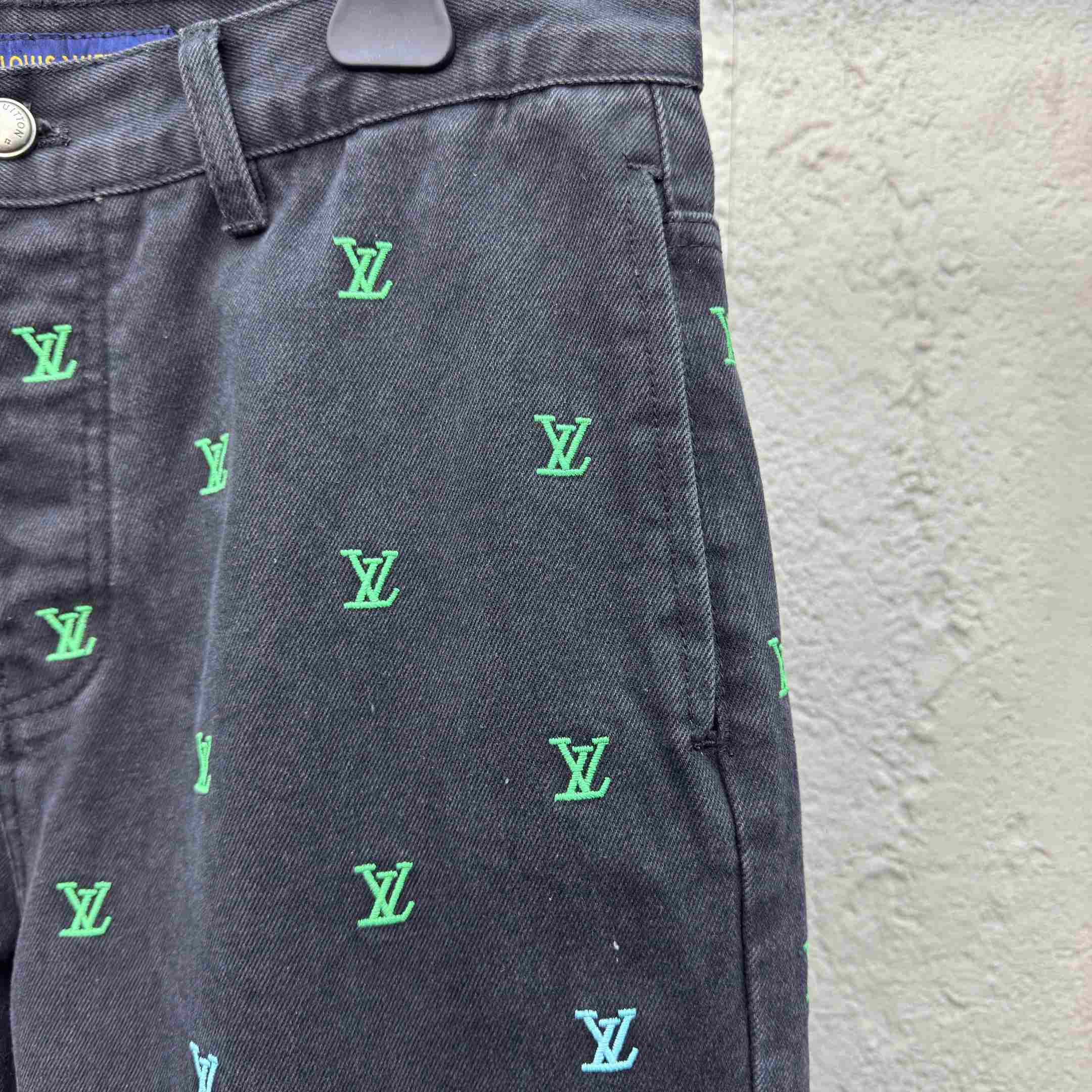 Louis Vuitton LV Blason Gradient Embroidered Denim Skate Pants   1AGTHE - FashionPlug