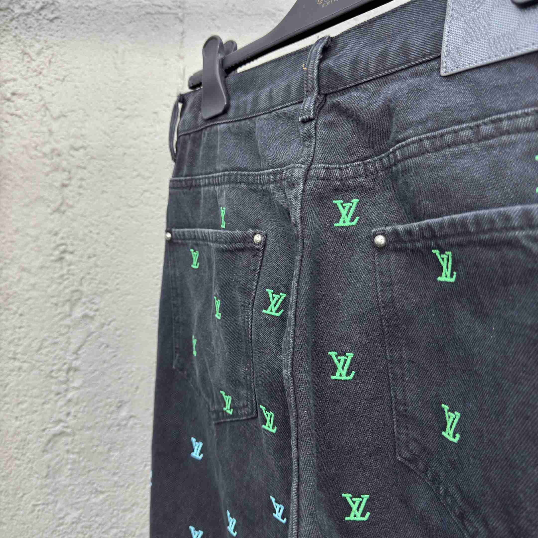 Louis Vuitton LV Blason Gradient Embroidered Denim Skate Pants   1AGTHE - FashionPlug