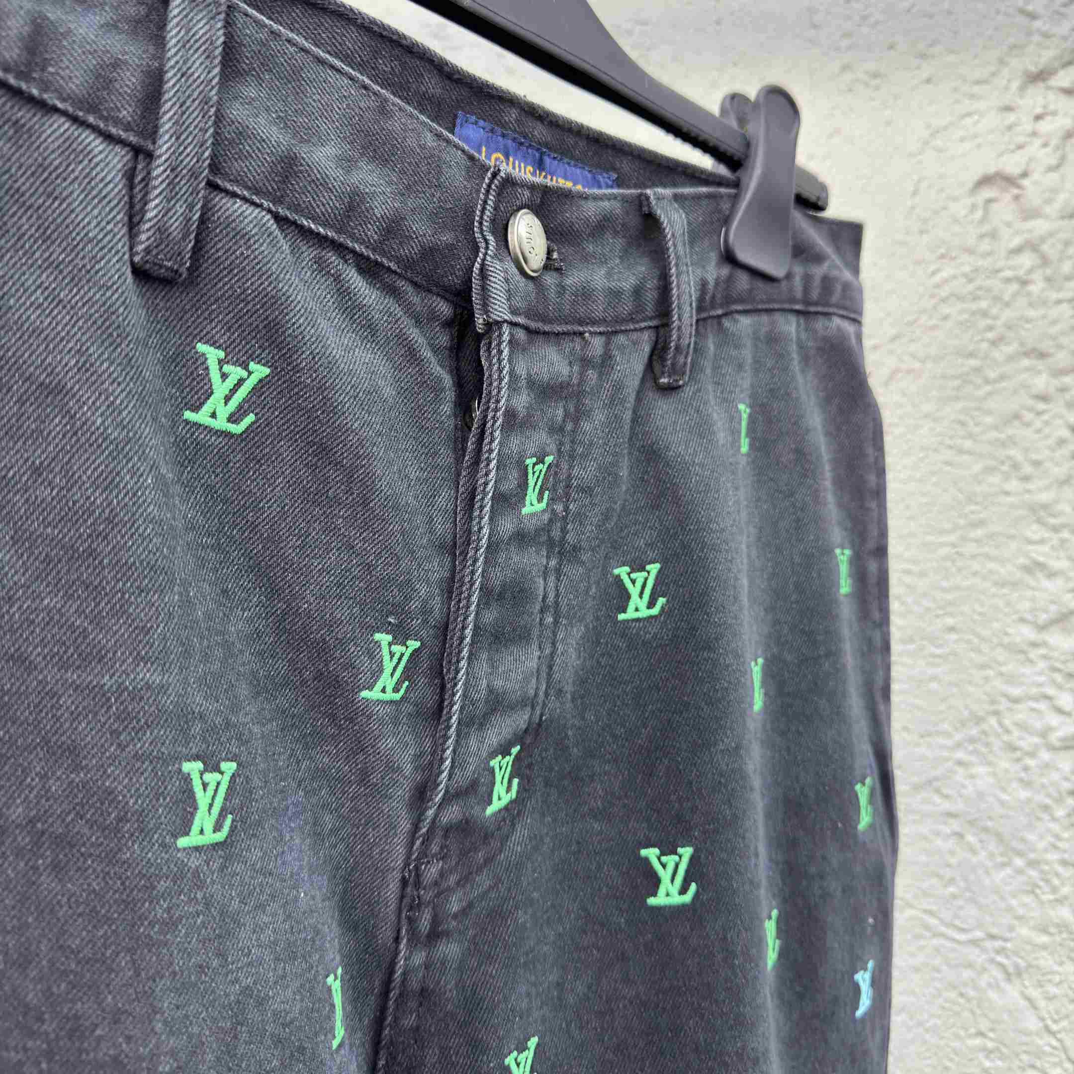 Louis Vuitton LV Blason Gradient Embroidered Denim Skate Pants   1AGTHE - FashionPlug