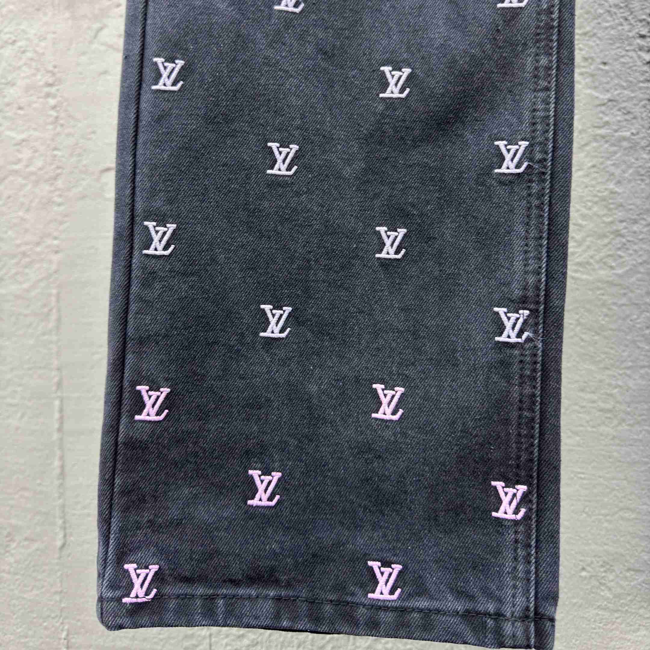 Louis Vuitton LV Blason Gradient Embroidered Denim Skate Pants   1AGTHE - FashionPlug
