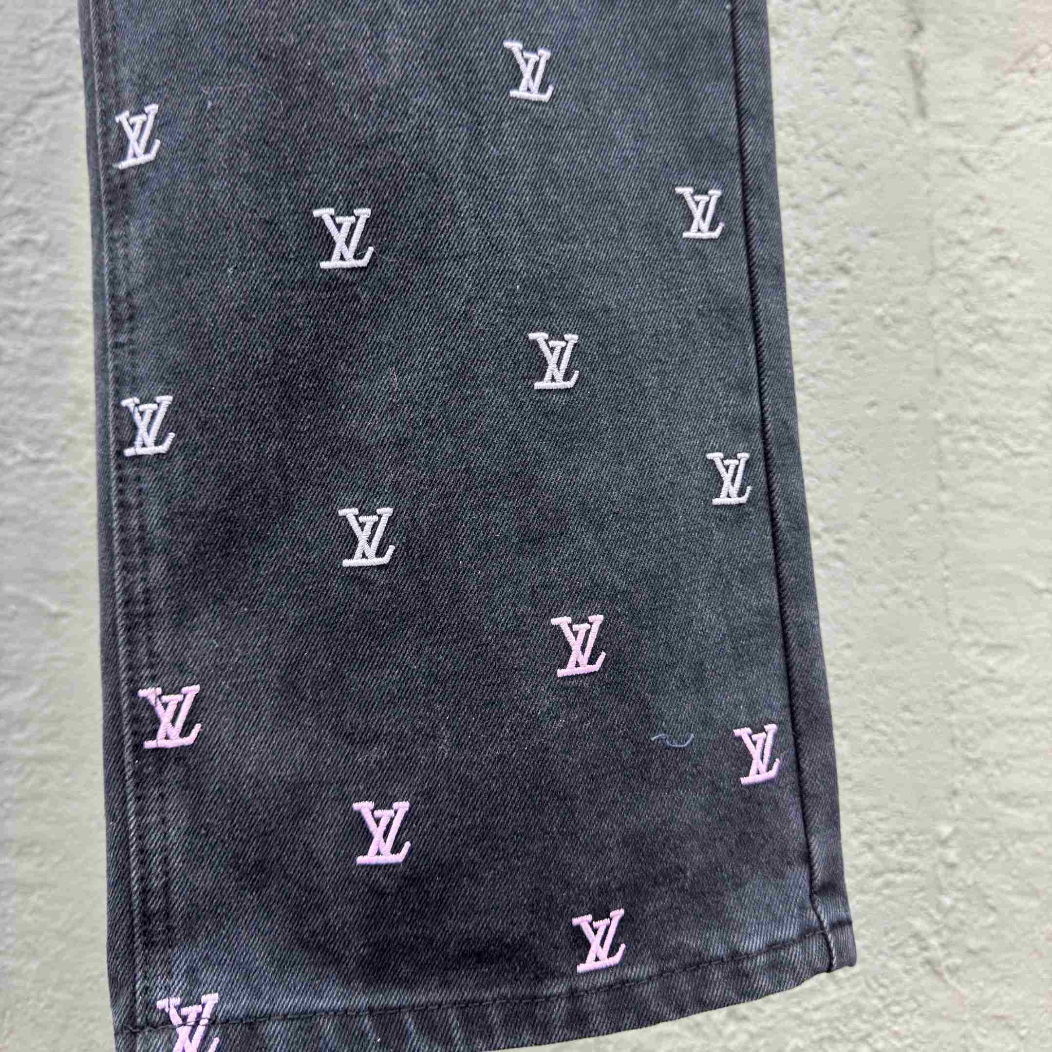 Louis Vuitton LV Blason Gradient Embroidered Denim Skate Pants   1AGTHE - FashionPlug