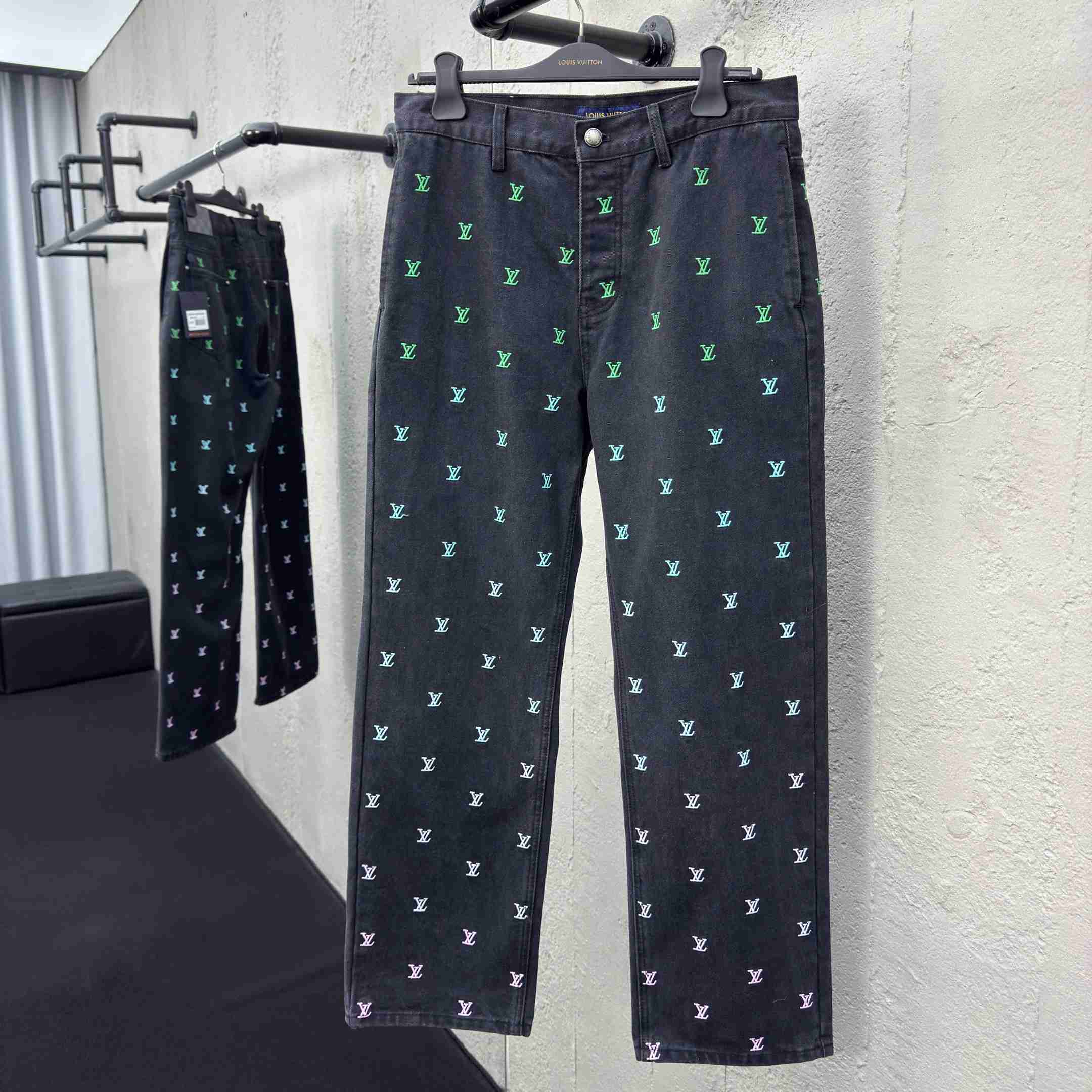 Louis Vuitton LV Blason Gradient Embroidered Denim Skate Pants   1AGTHE - FashionPlug