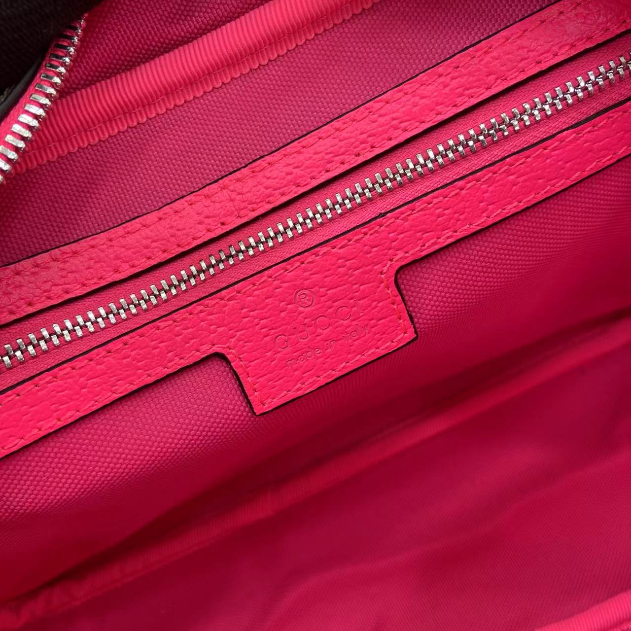 Gucci Medium Crossbody Bag With Print - FashionPlug