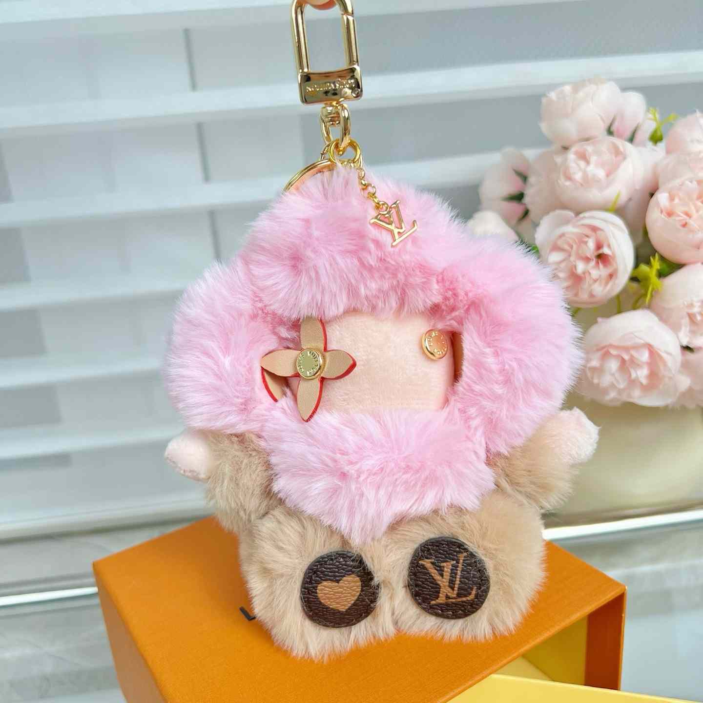 Louis Vuitton Vivienne Fashionista Bag Charm - FashionPlug