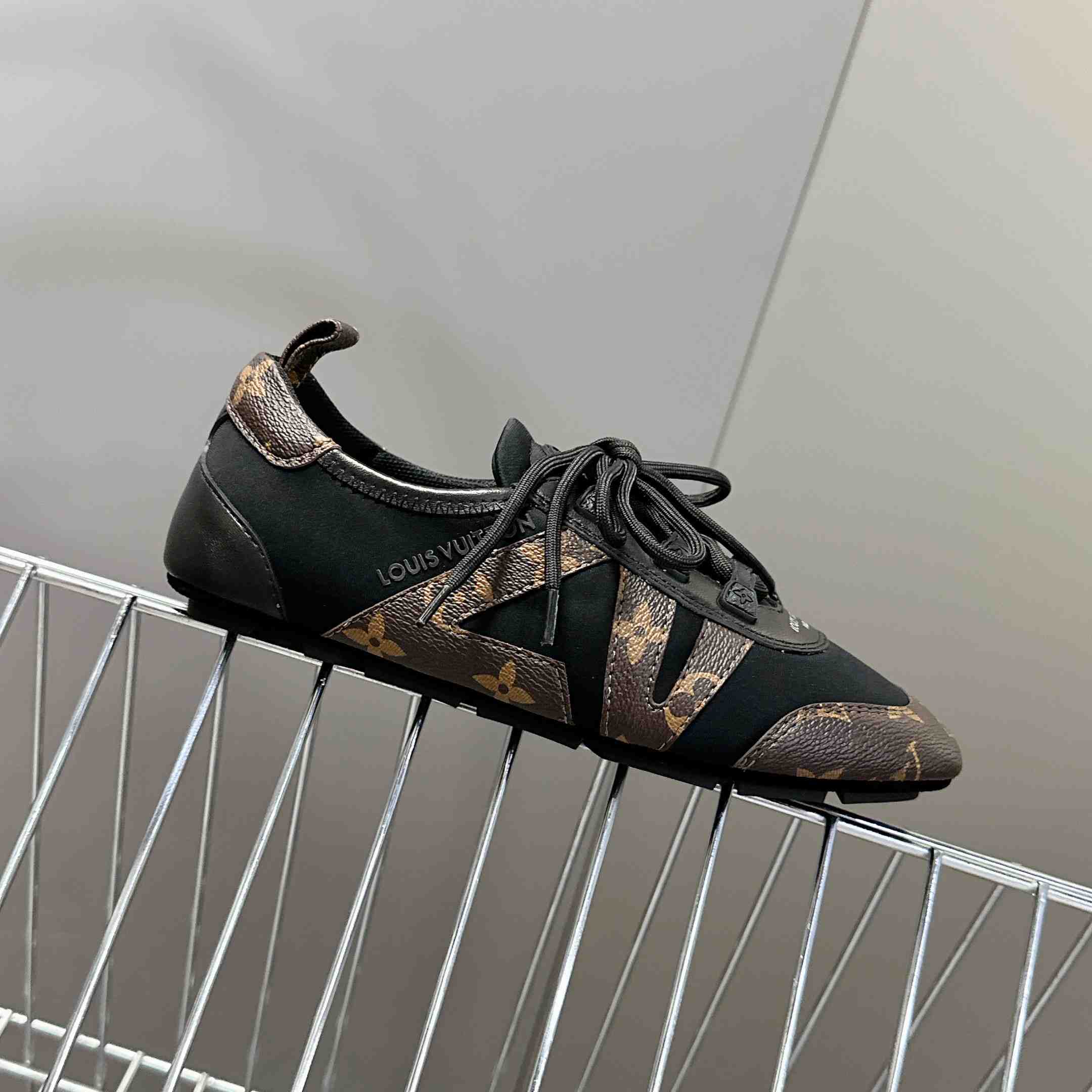 Louis Vuitton LV Sneakerina   1AHNDI - FashionPlug
