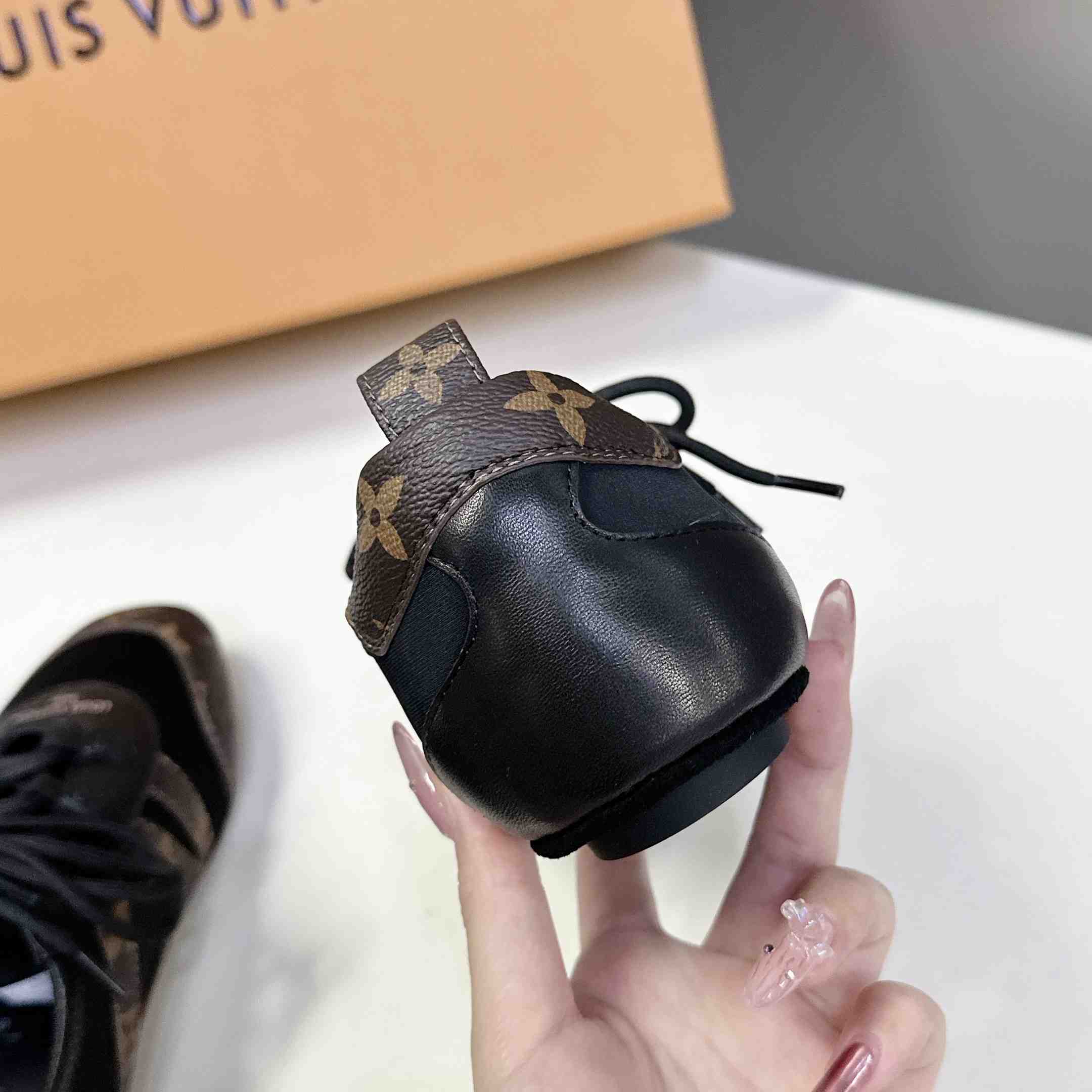 Louis Vuitton LV Sneakerina   1AHNDI - FashionPlug