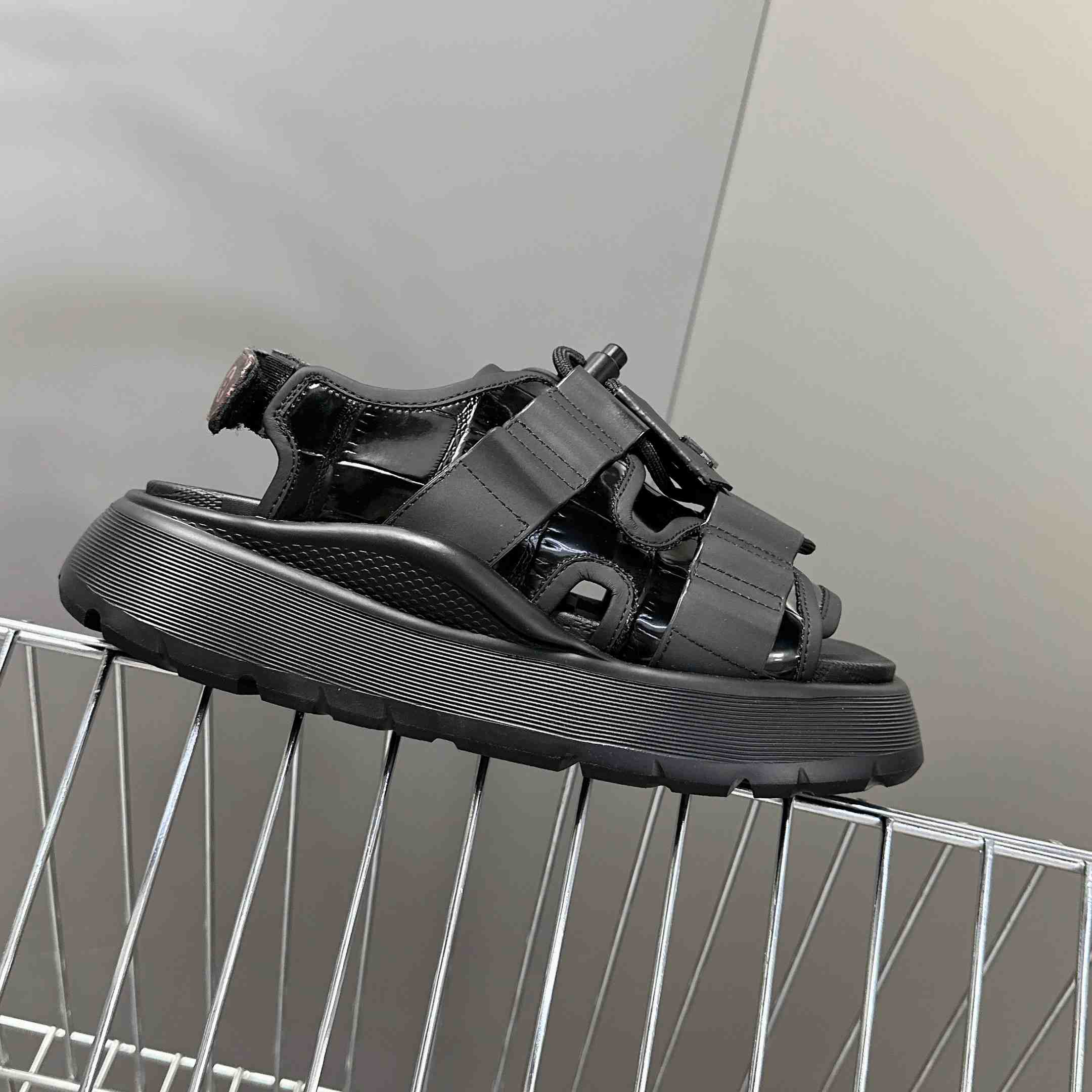 Louis Vuitton Chameleon Comfort Sandal  1AHNJO - FashionPlug