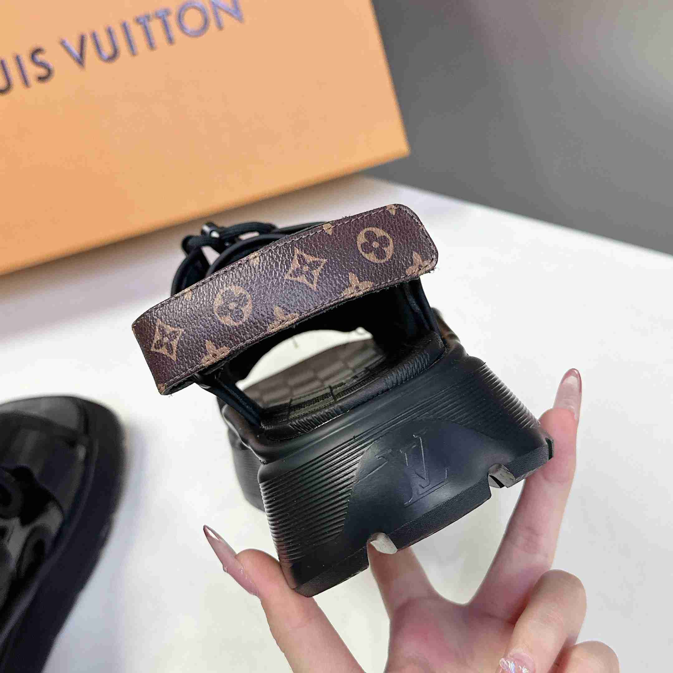 Louis Vuitton Chameleon Comfort Sandal  1AHNJO - FashionPlug