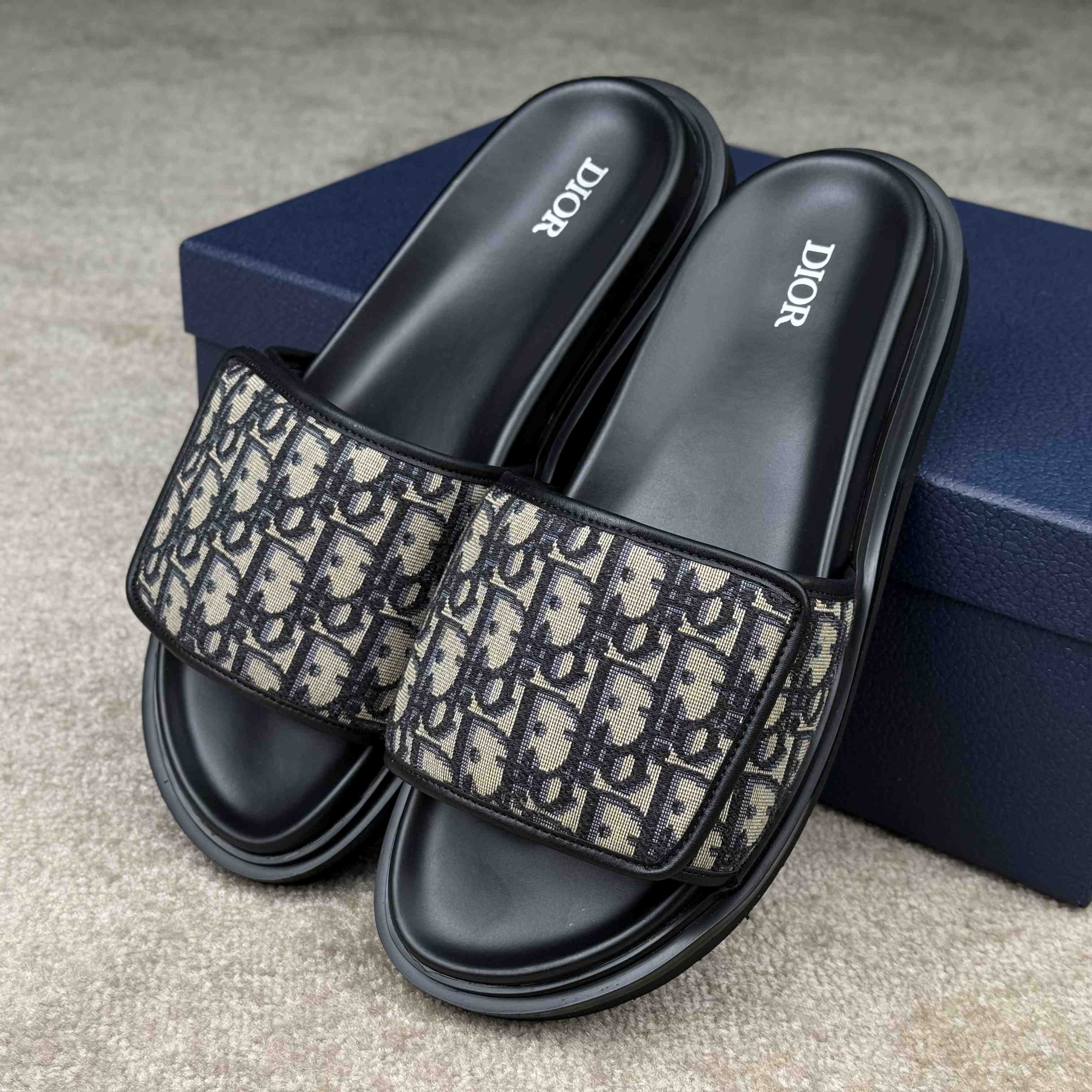 Dior Aqua Sandal  - FashionPlug