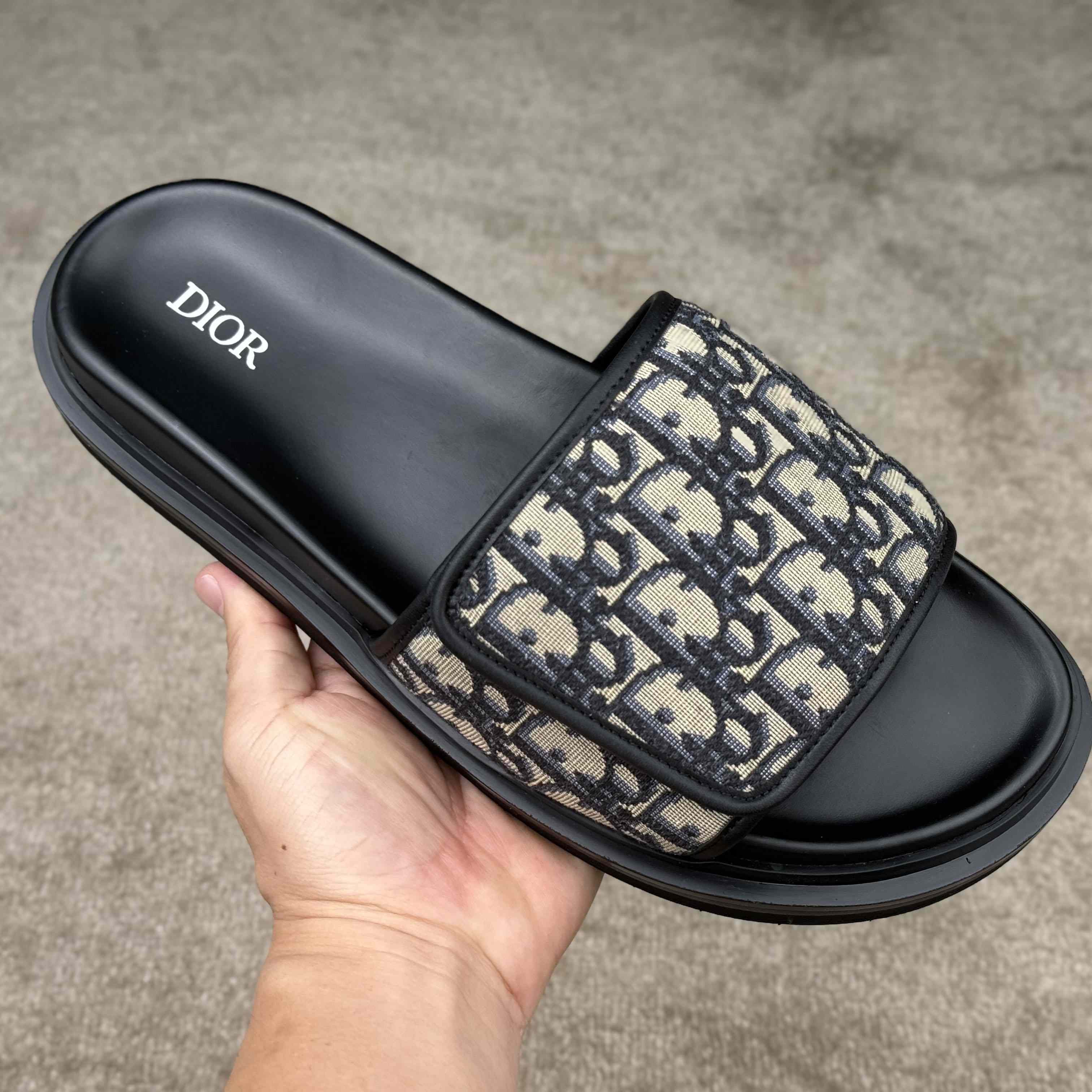 Dior Aqua Sandal  - FashionPlug