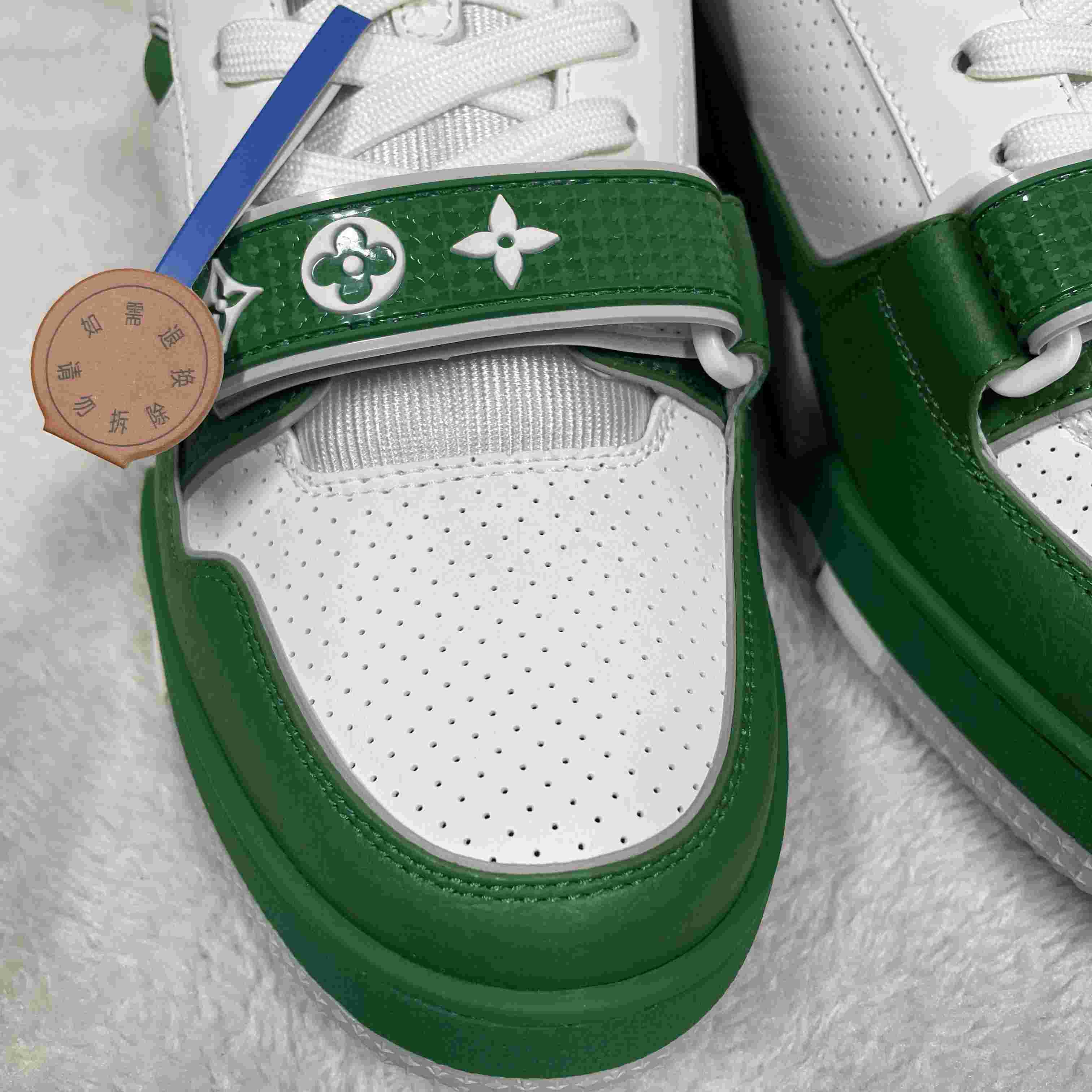 LV Trainer Sneaker 1AHTCZ  - FashionPlug