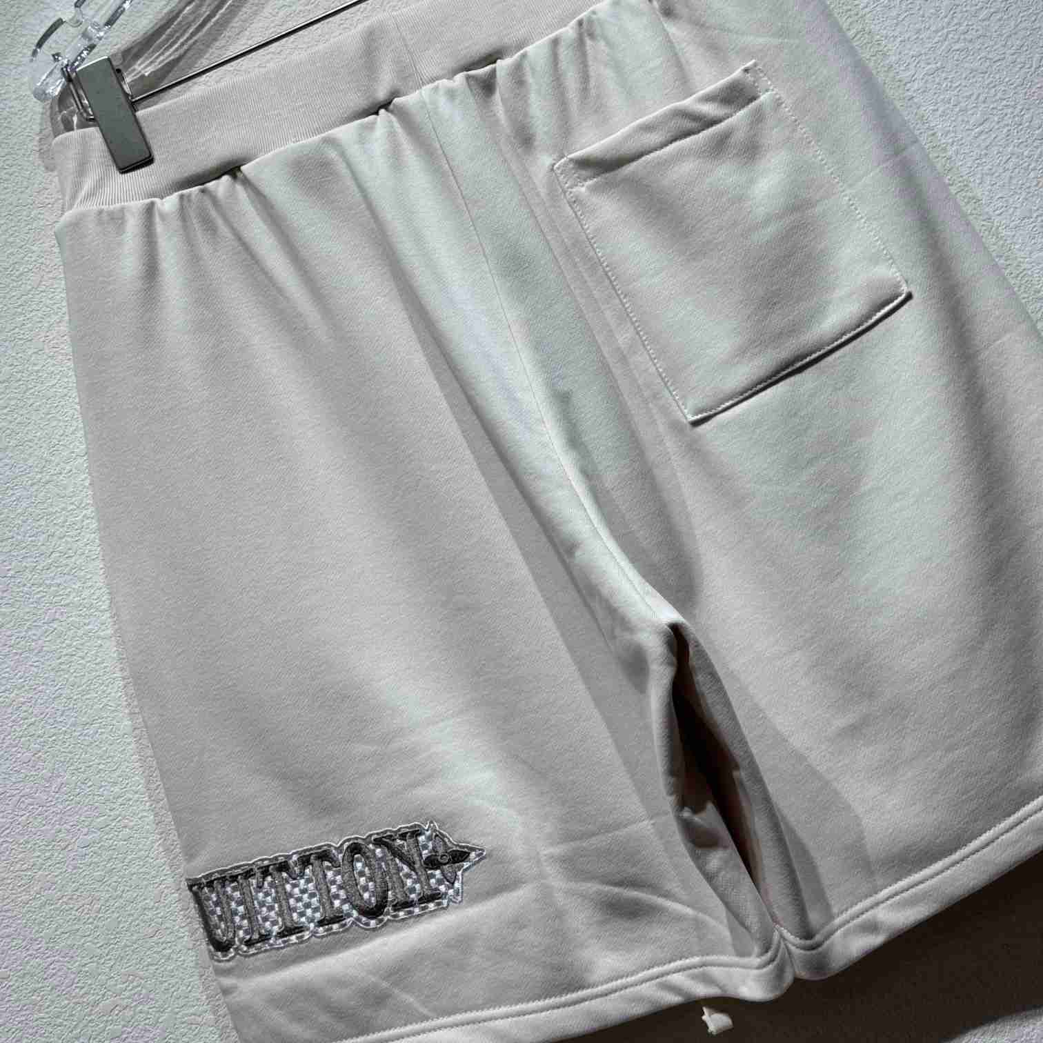 Louis Vuitton Embellished Shorts   1AHW36 - FashionPlug
