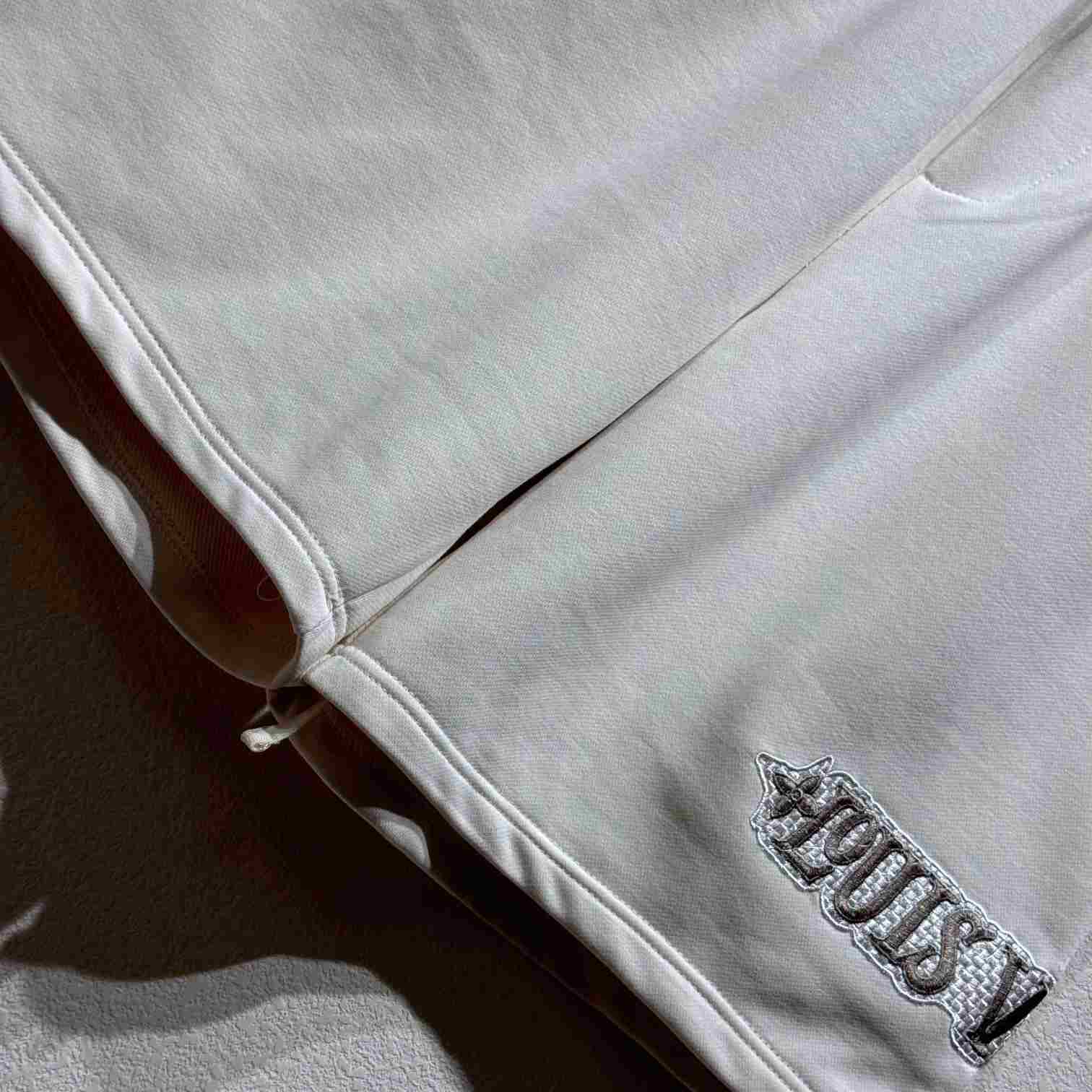 Louis Vuitton Embellished Shorts   1AHW36 - FashionPlug