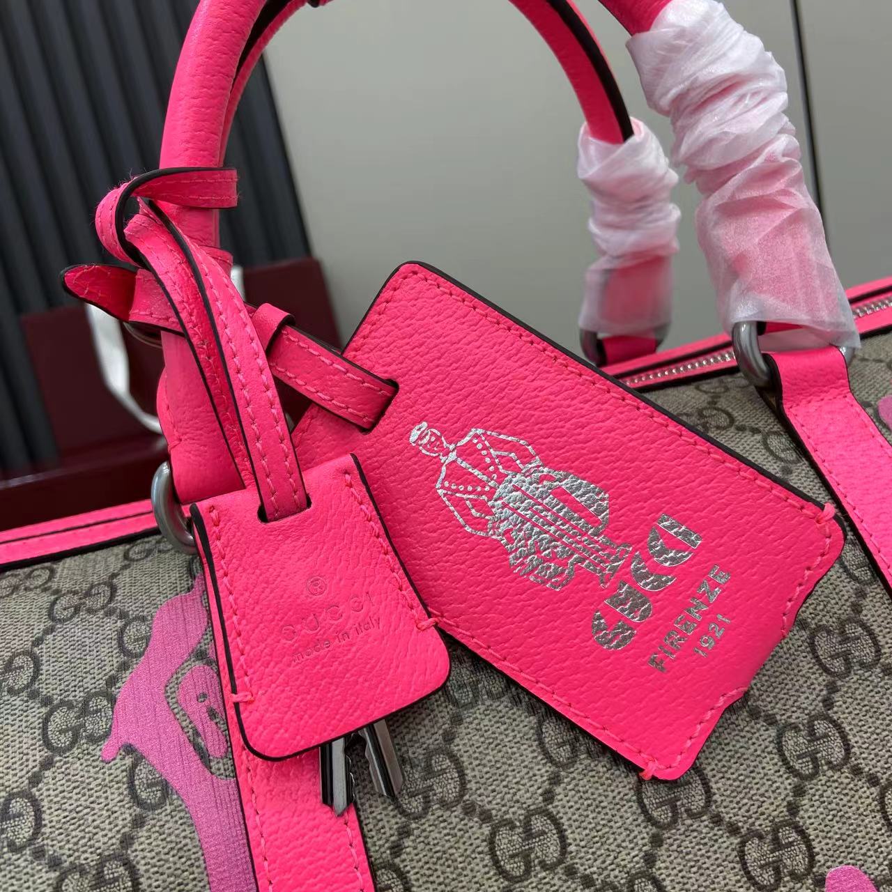 Gucci Medium Duffle Bag With Print - FashionPlug