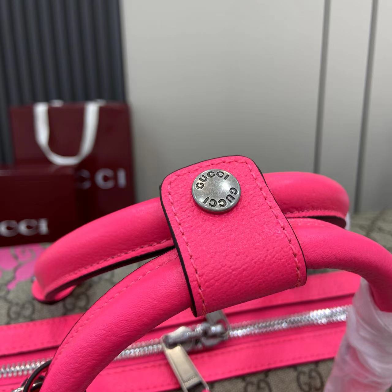 Gucci Medium Duffle Bag With Print - FashionPlug
