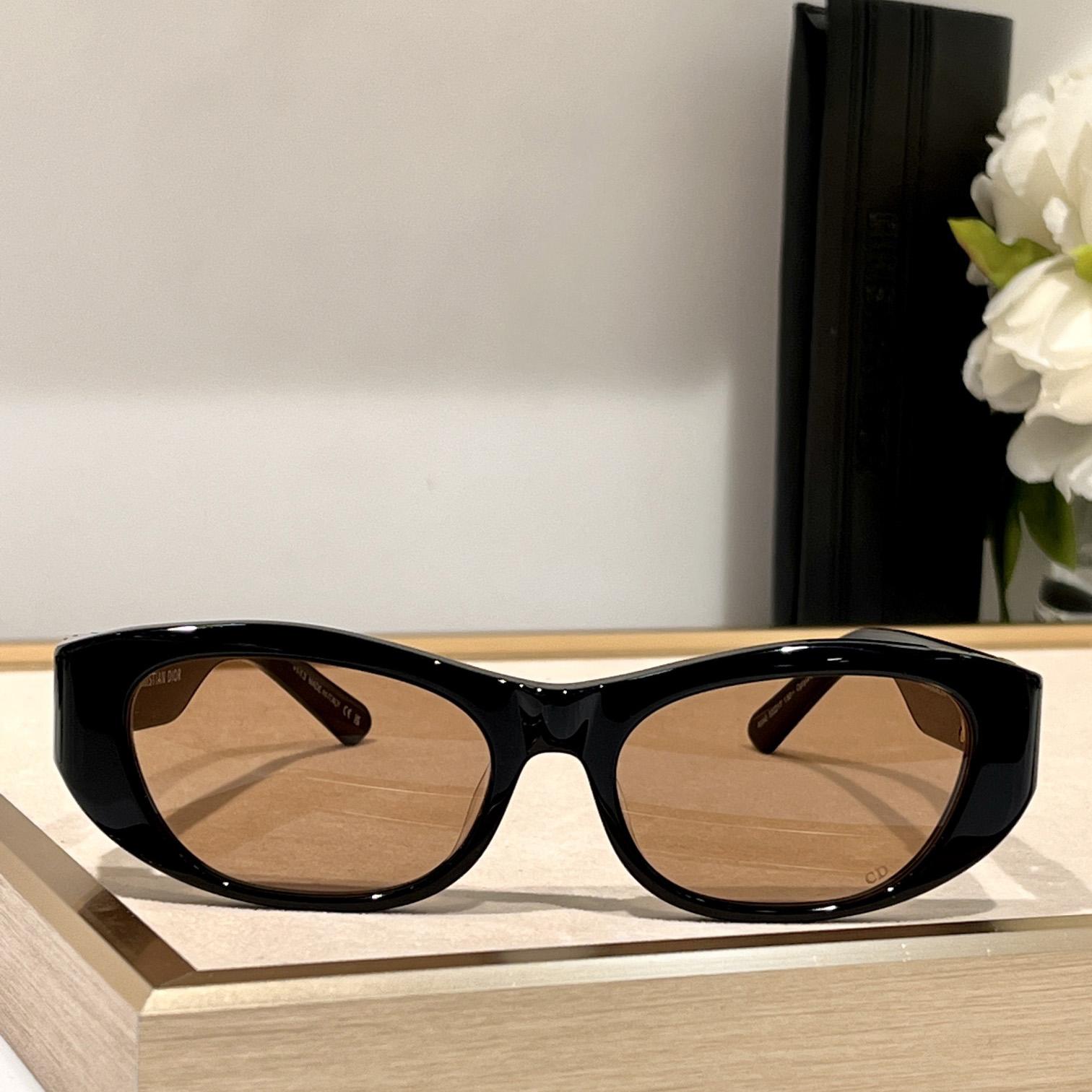 Dior 30Montaigne S9U Sunglasses  - FashionPlug