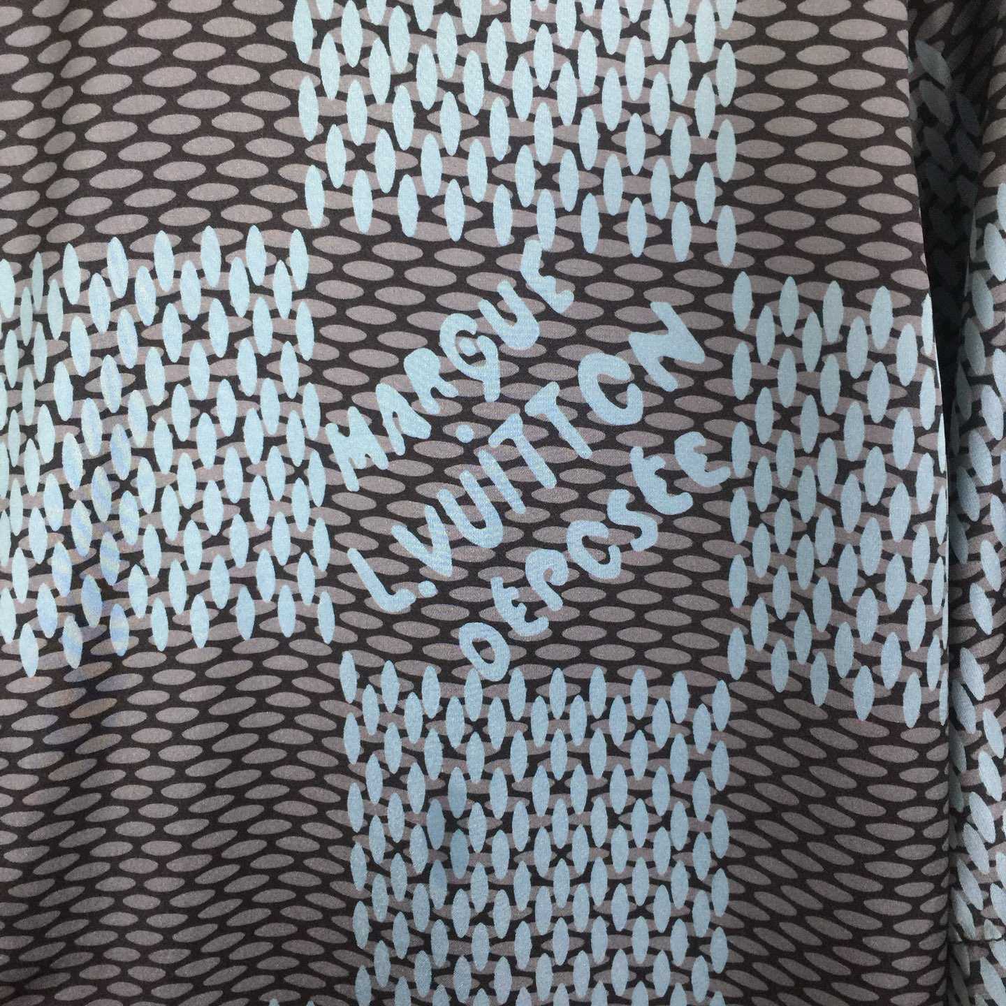 Louis Vuitton Damier Short-Sleeved Silk Shirt   1AHVXU - FashionPlug