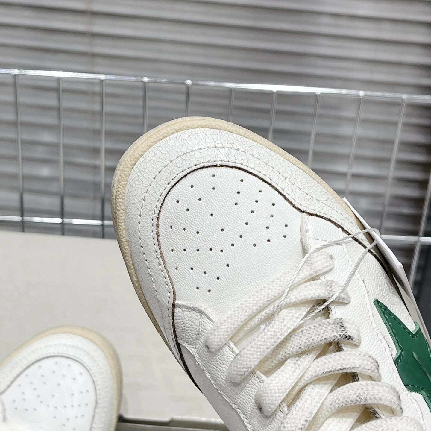 Golden Goose Ball Star Wishes In White Nappa Leather With Green Leather star And Heel Tab - FashionPlug