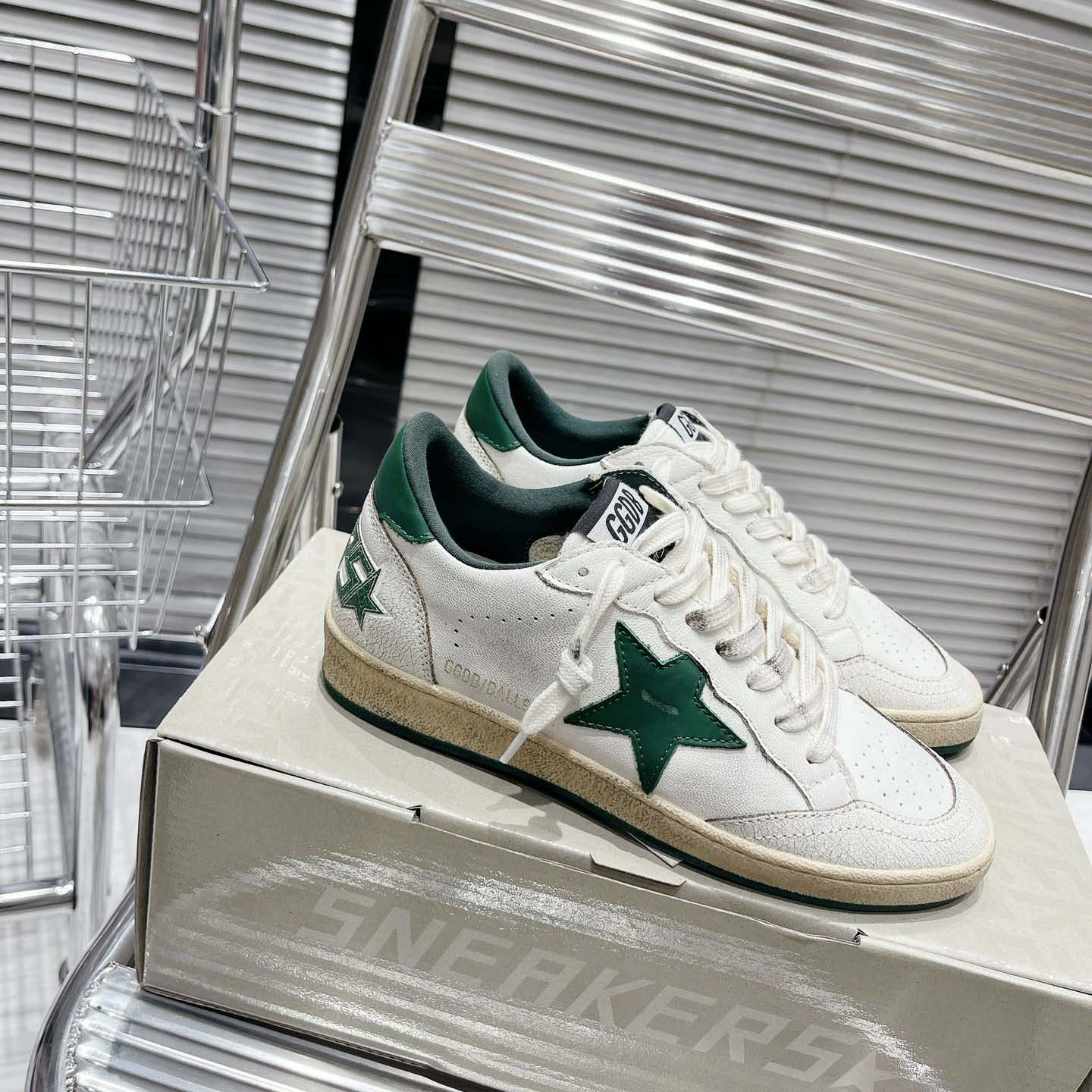 Golden Goose Ball Star Wishes In White Nappa Leather With Green Leather star And Heel Tab - FashionPlug