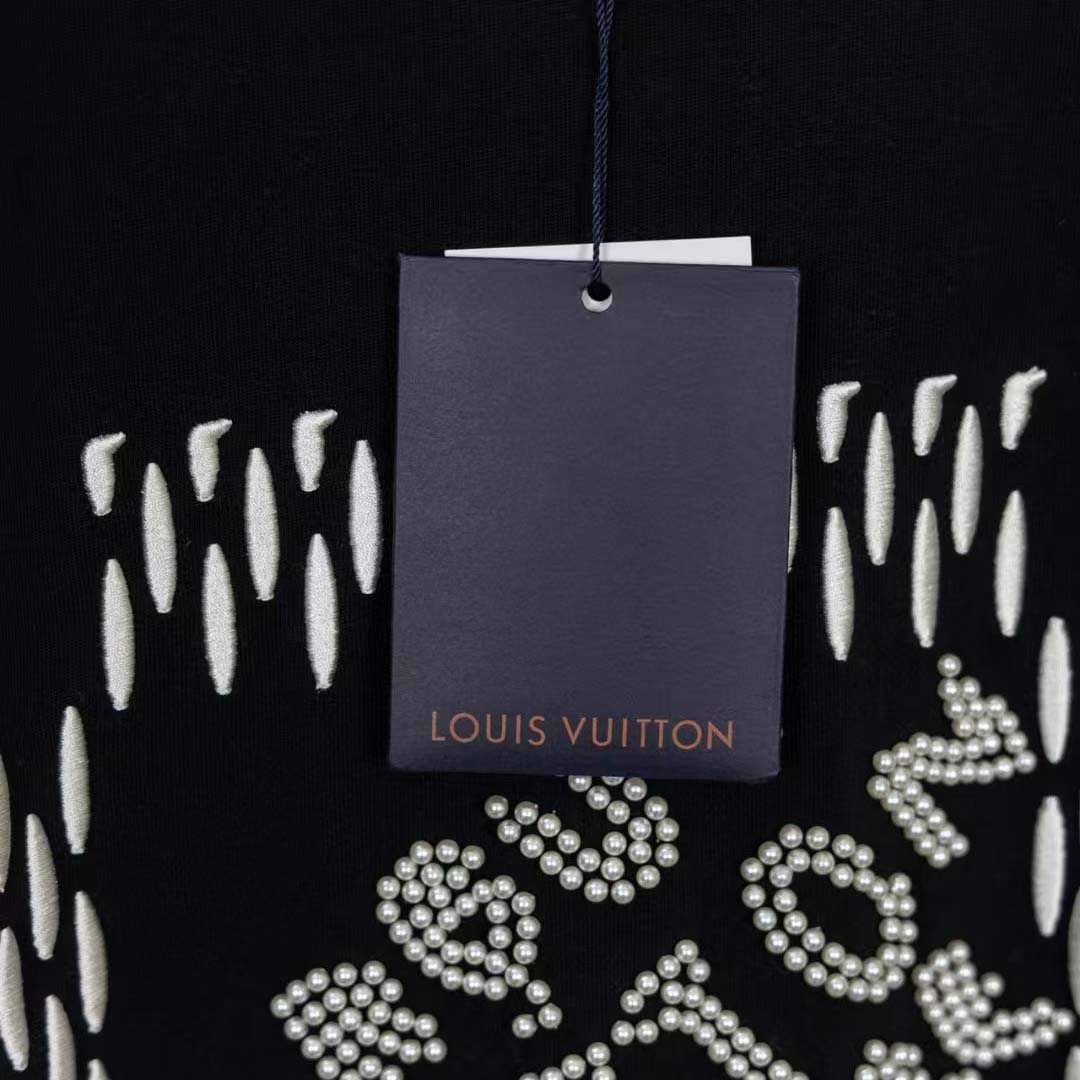 Louis Vuitton Embroidered Signature Cotton T-Shirt   1AFJFK - FashionPlug