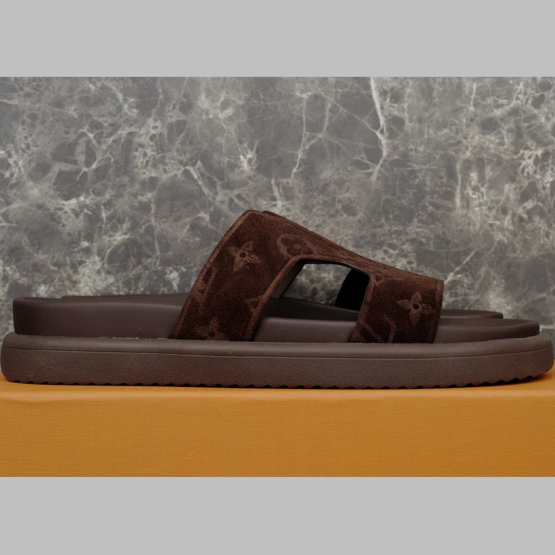 Louis Vuitton LV Oasis Mule   1AHSF9 - FashionPlug
