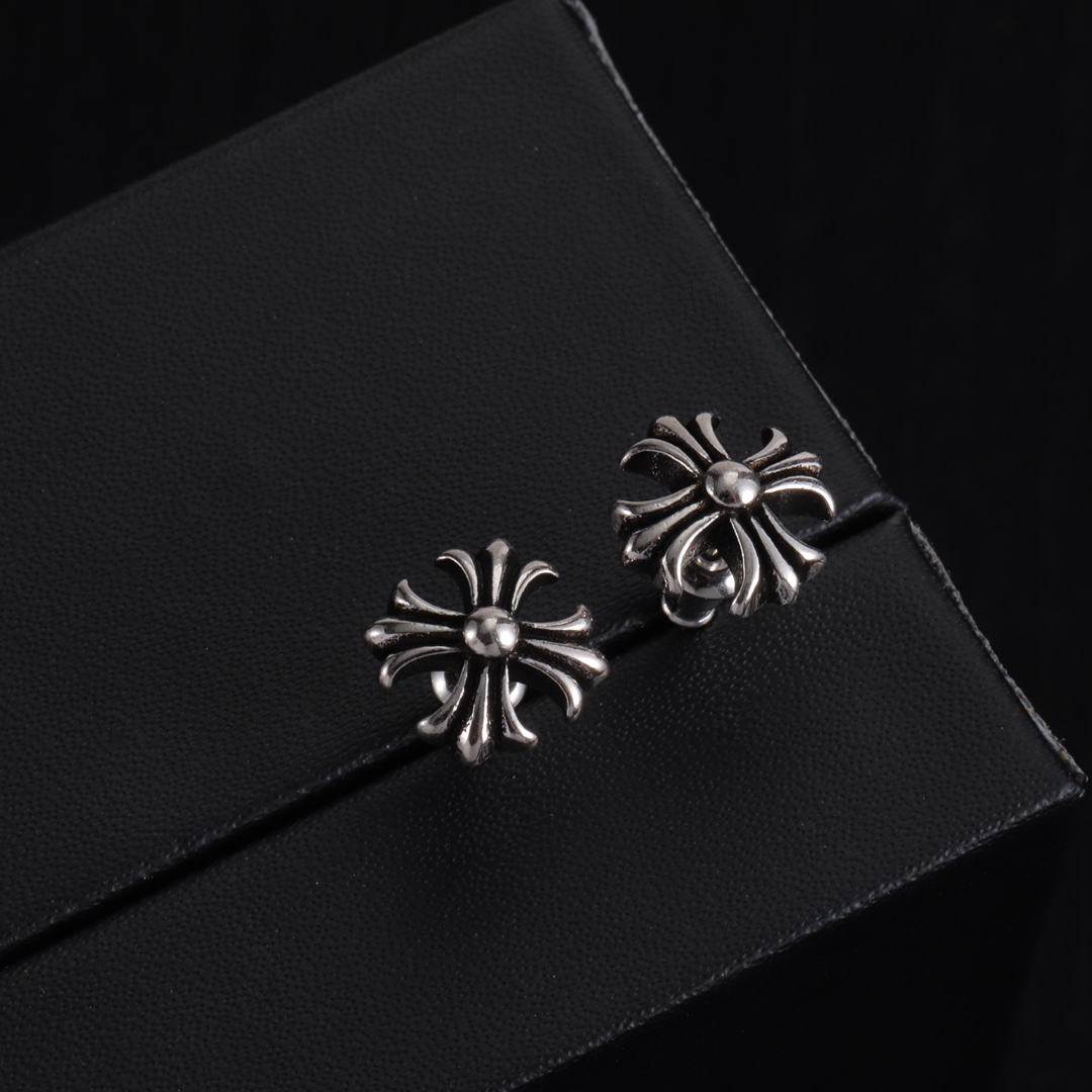 Chrome Heart Earrings - FashionPlug