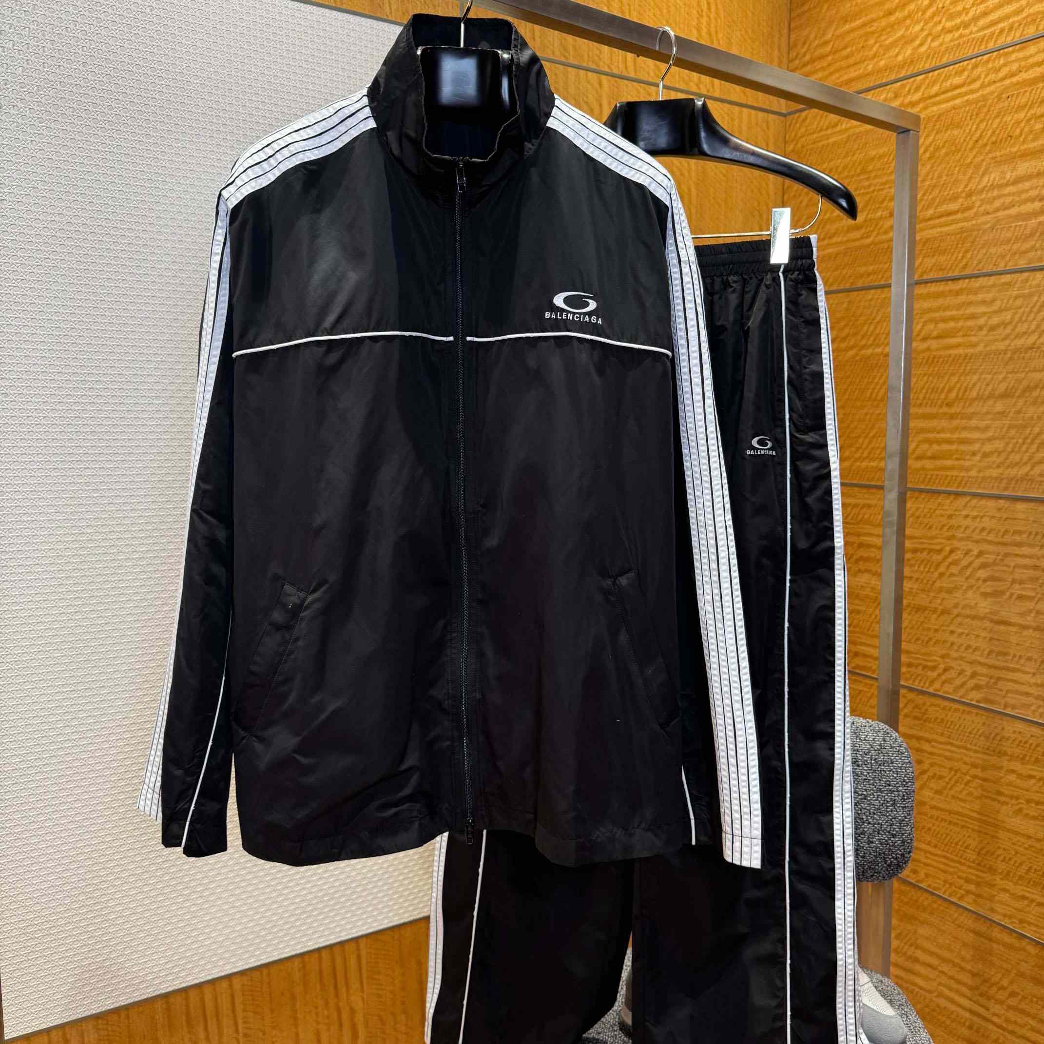 Balenciaga Large Tracksuit Jacket And Pants  In Black And White Stretch Technical Fabric - FashionPlug