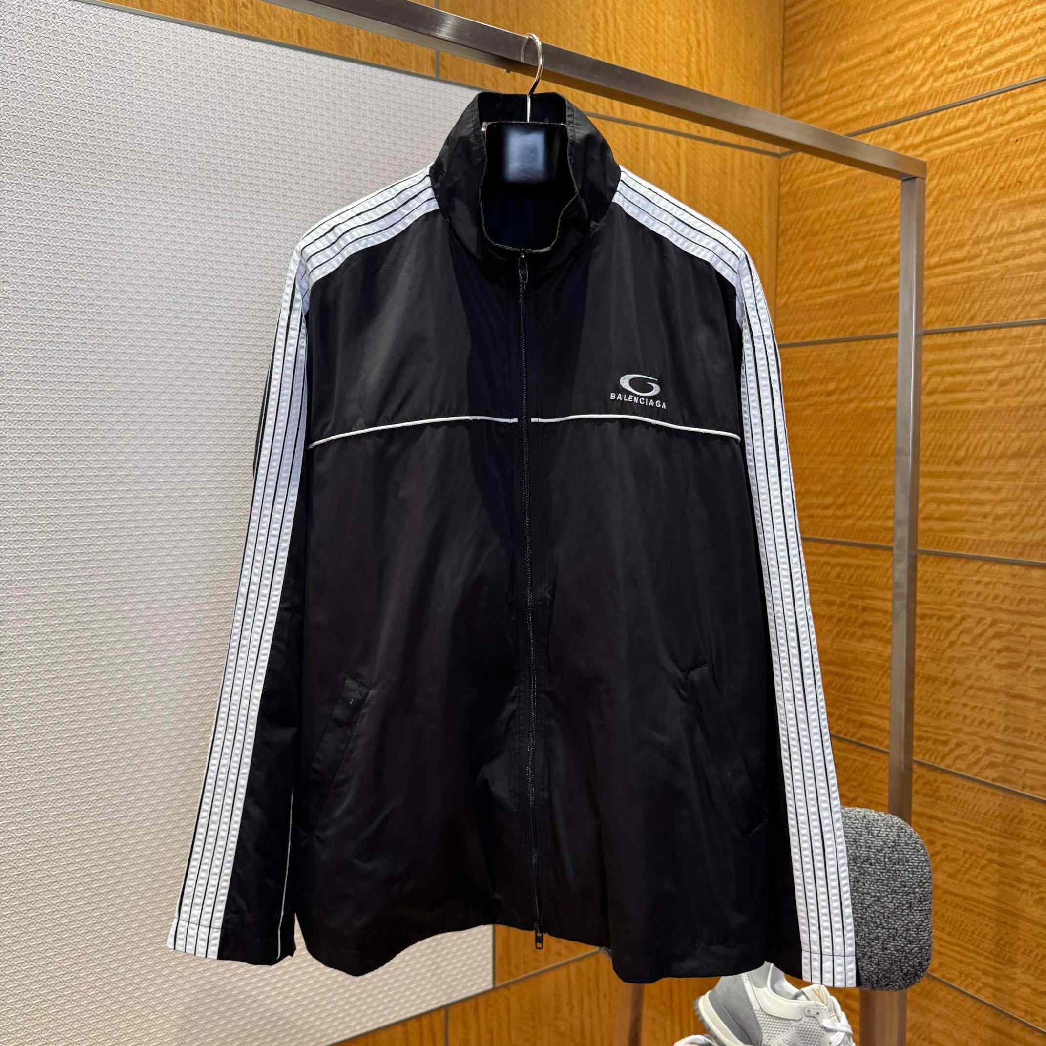 Balenciaga Large Tracksuit Jacket And Pants  In Black And White Stretch Technical Fabric - FashionPlug