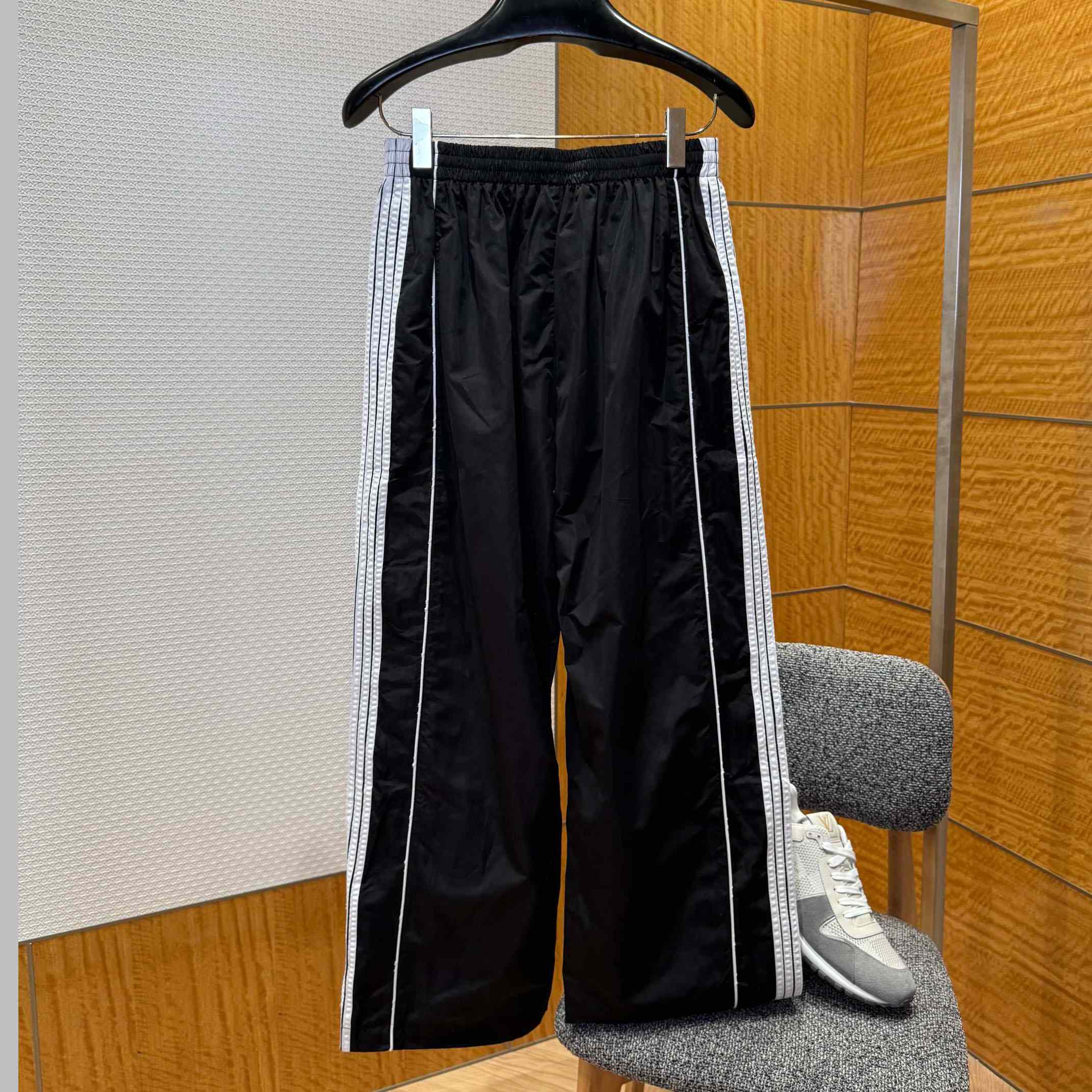 Balenciaga Large Tracksuit Jacket And Pants  In Black And White Stretch Technical Fabric - FashionPlug