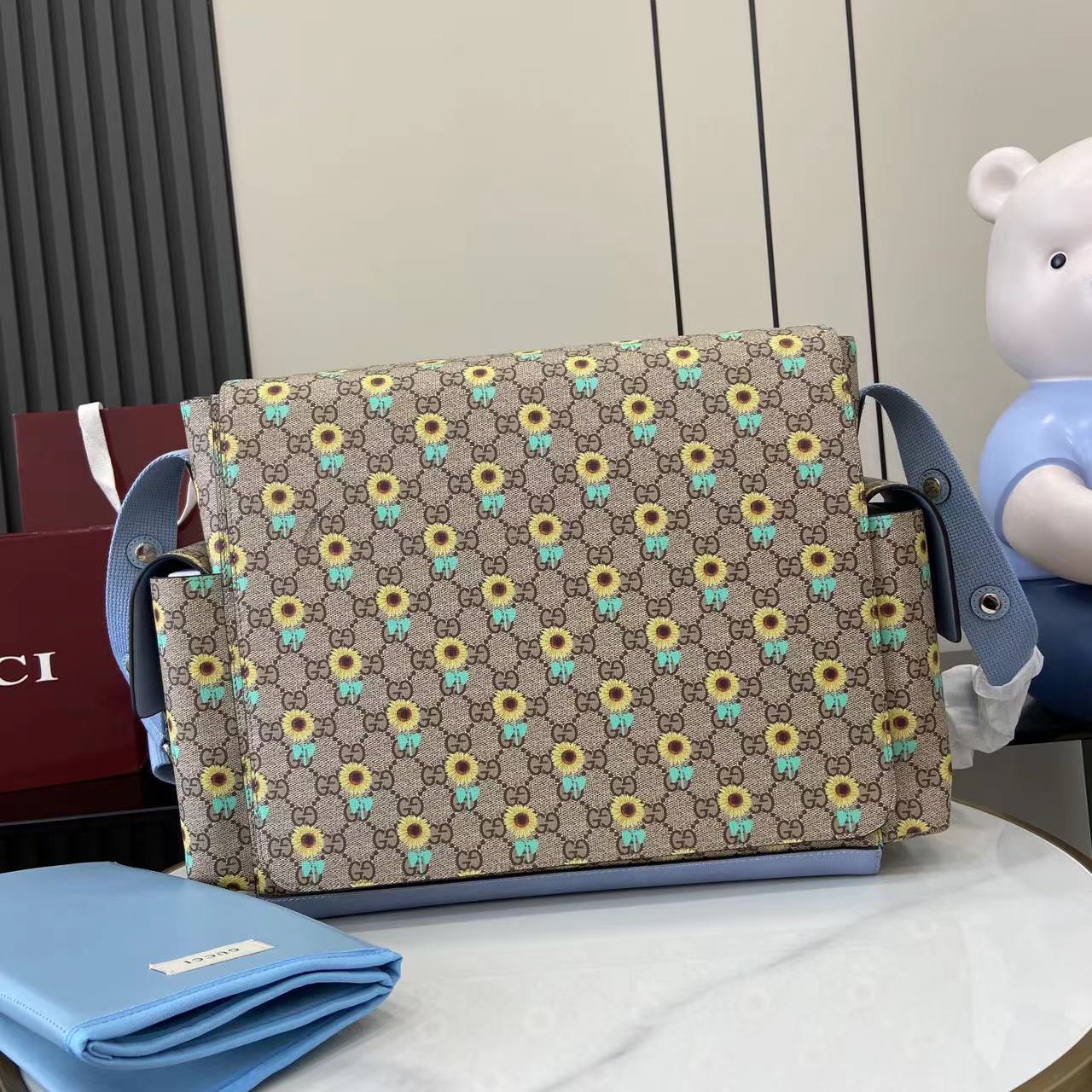 Gucci Large Changing Bag - FashionPlug