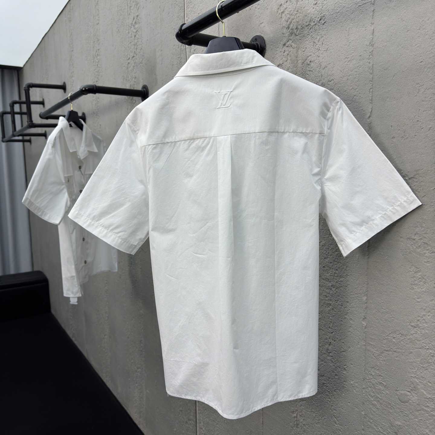 Louis Vuitton Signature Short-Sleeved Cotton Shirt   1AHCHO - FashionPlug