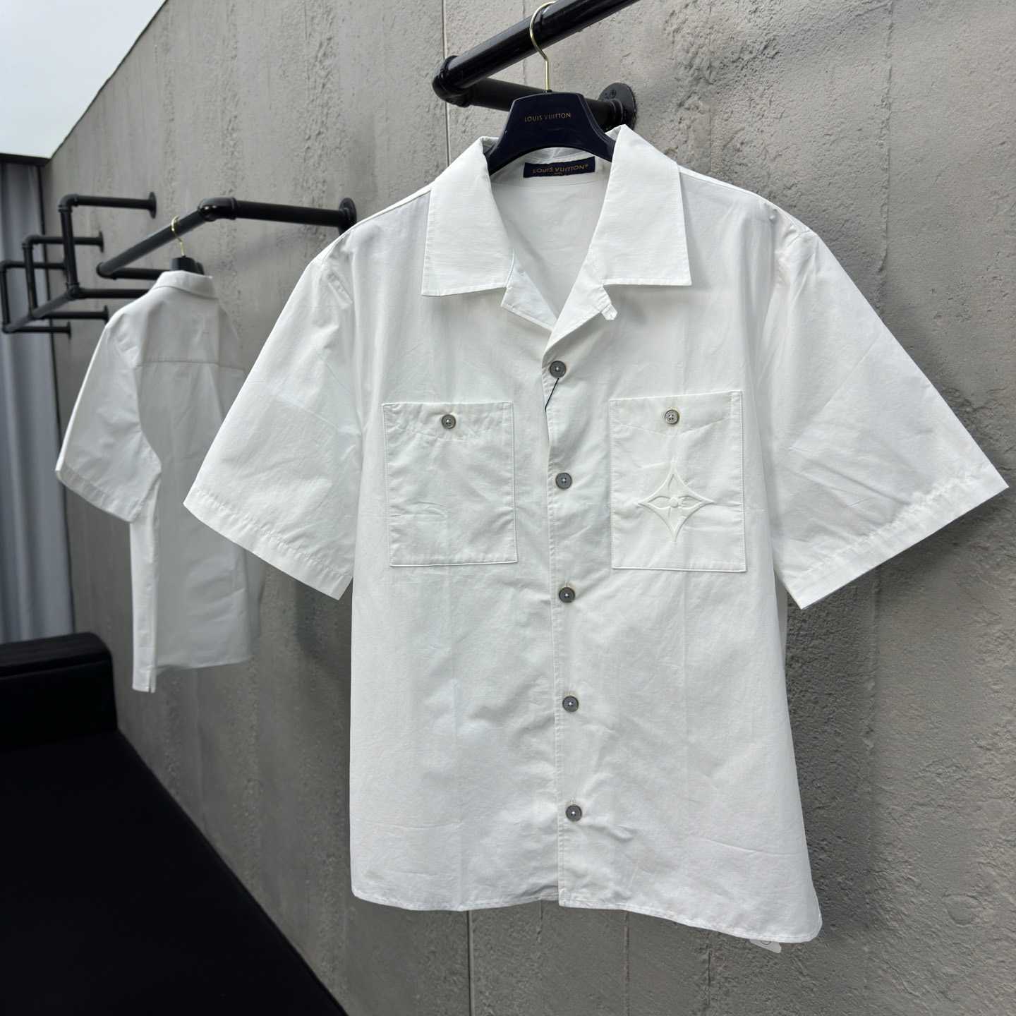 Louis Vuitton Signature Short-Sleeved Cotton Shirt   1AHCHO - FashionPlug