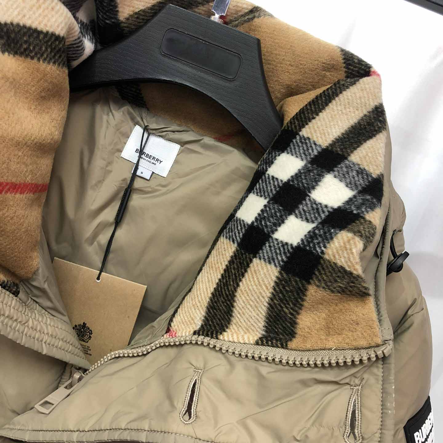 Burberry Logo Appliqué Nylon Puffer Coat yf1220(50% Off Sale) - FashionPlug