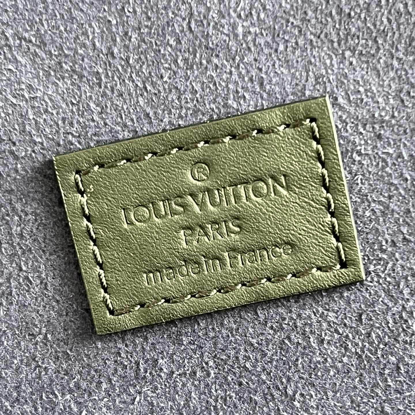Louis Vuitton Coffret 8 Montres  M48194 (50% Off Sale)  XZ802     - FashionPlug