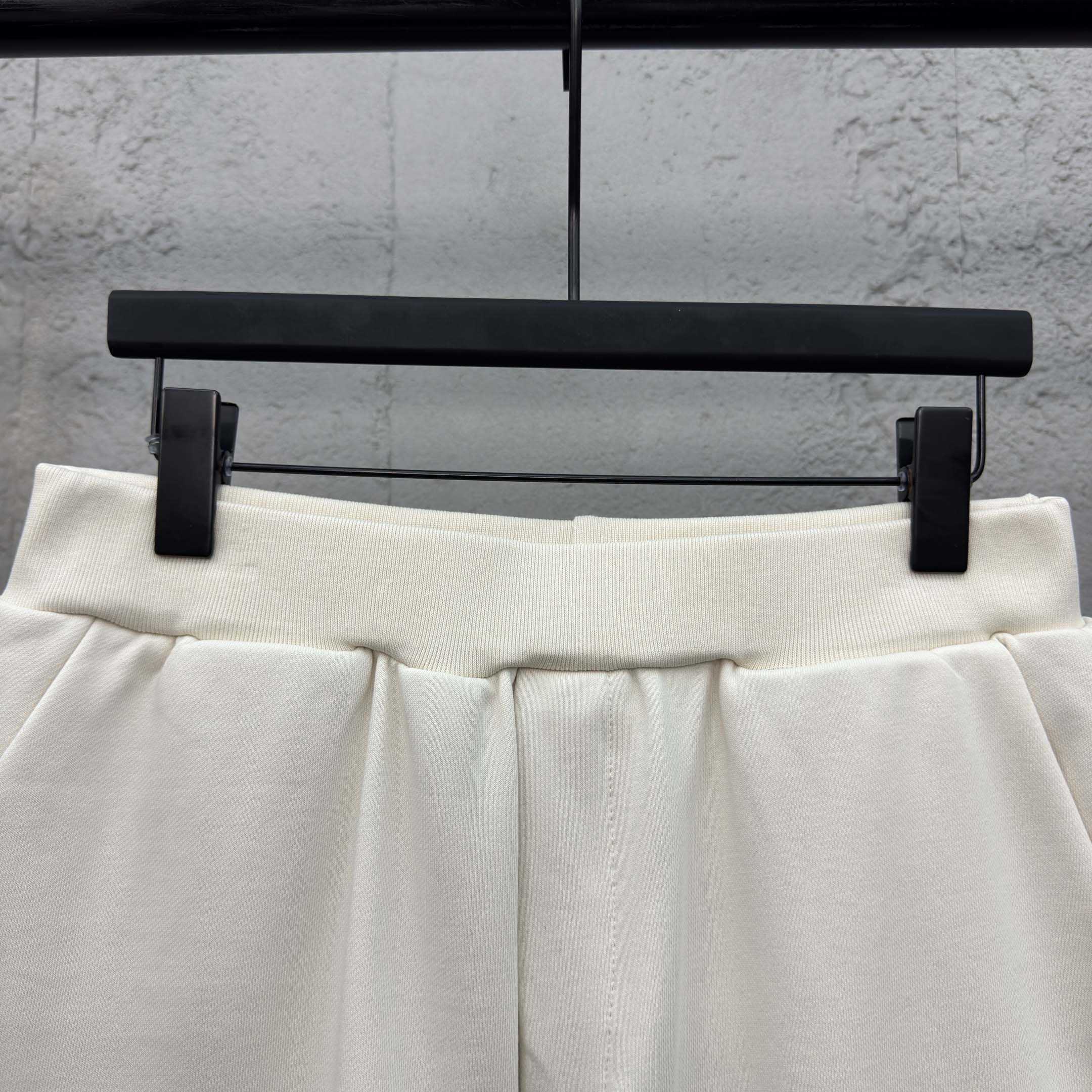 Louis Vuitton Embellished Shorts   1AHW38 - FashionPlug