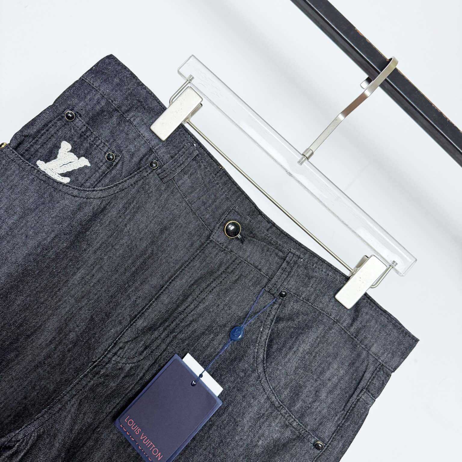 Louis Vuitton Chambray Shorts   1AHVC4 - FashionPlug