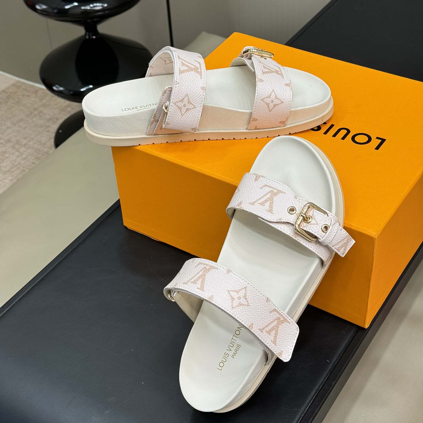 Louis Vuitton Bom Dia Flat Comfort Mule   1AHMT3 - FashionPlug