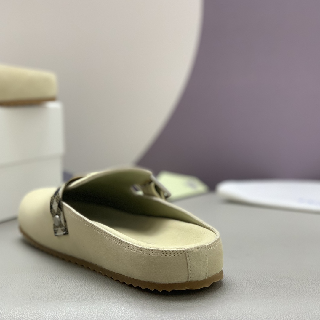 Burberry Suede Urchin Clogs - FashionPlug