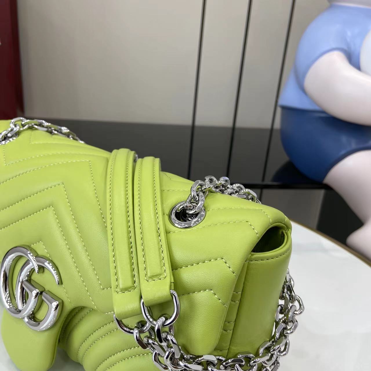 Gucci GG Marmont Medium Shoulder Bag - FashionPlug