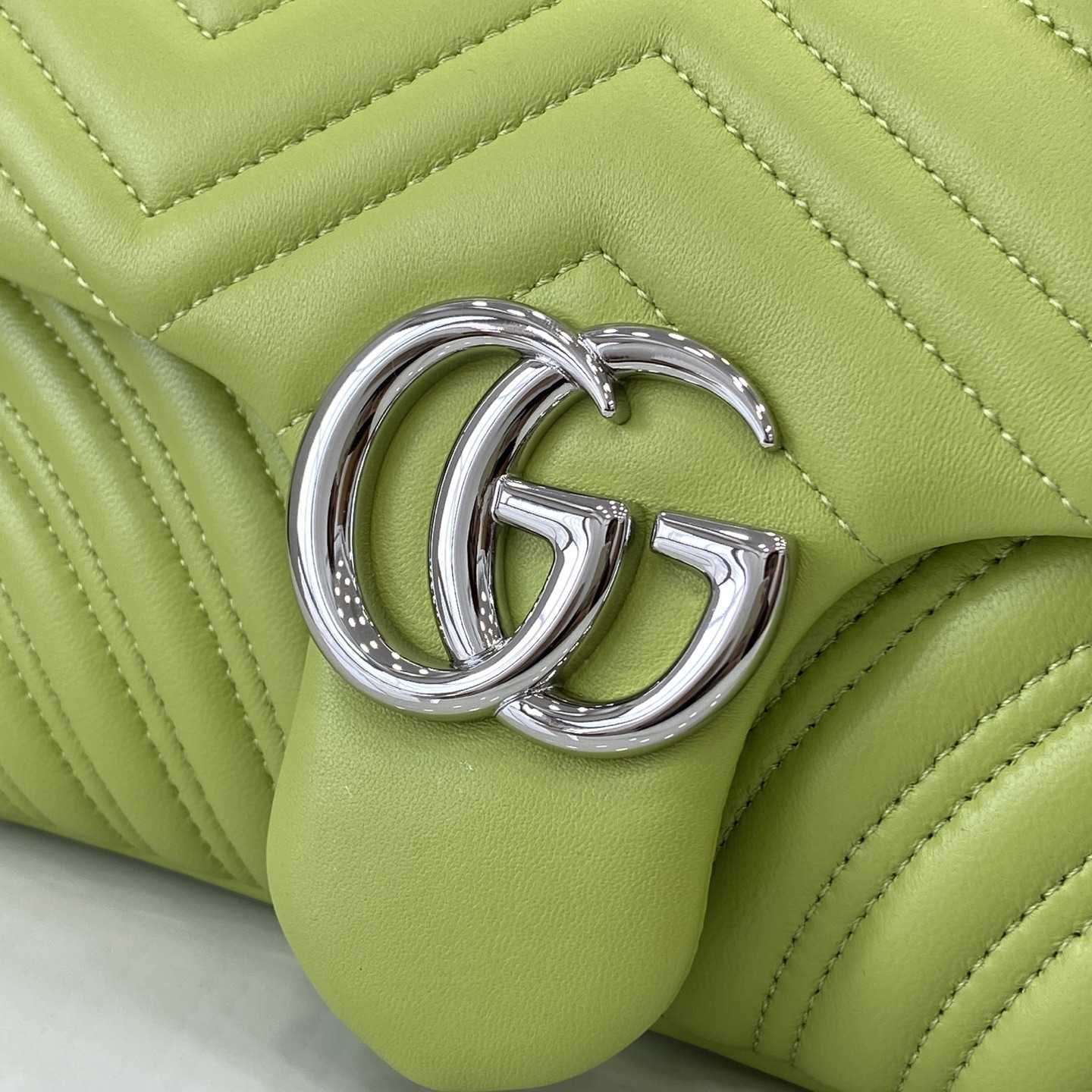 Gucci GG Marmont Medium Shoulder Bag - FashionPlug
