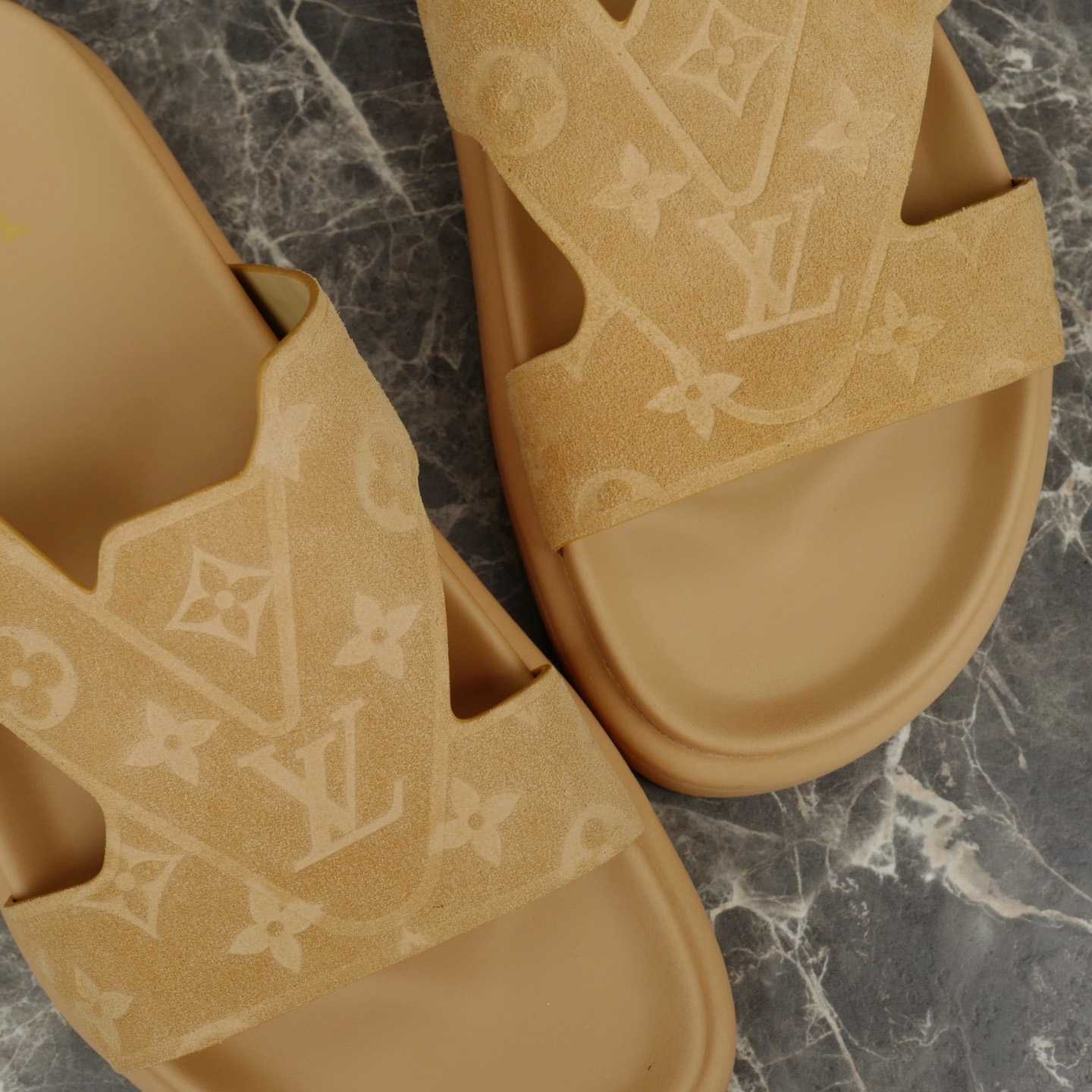 Louis Vuitton LV Oasis Mule   1AHSET - FashionPlug