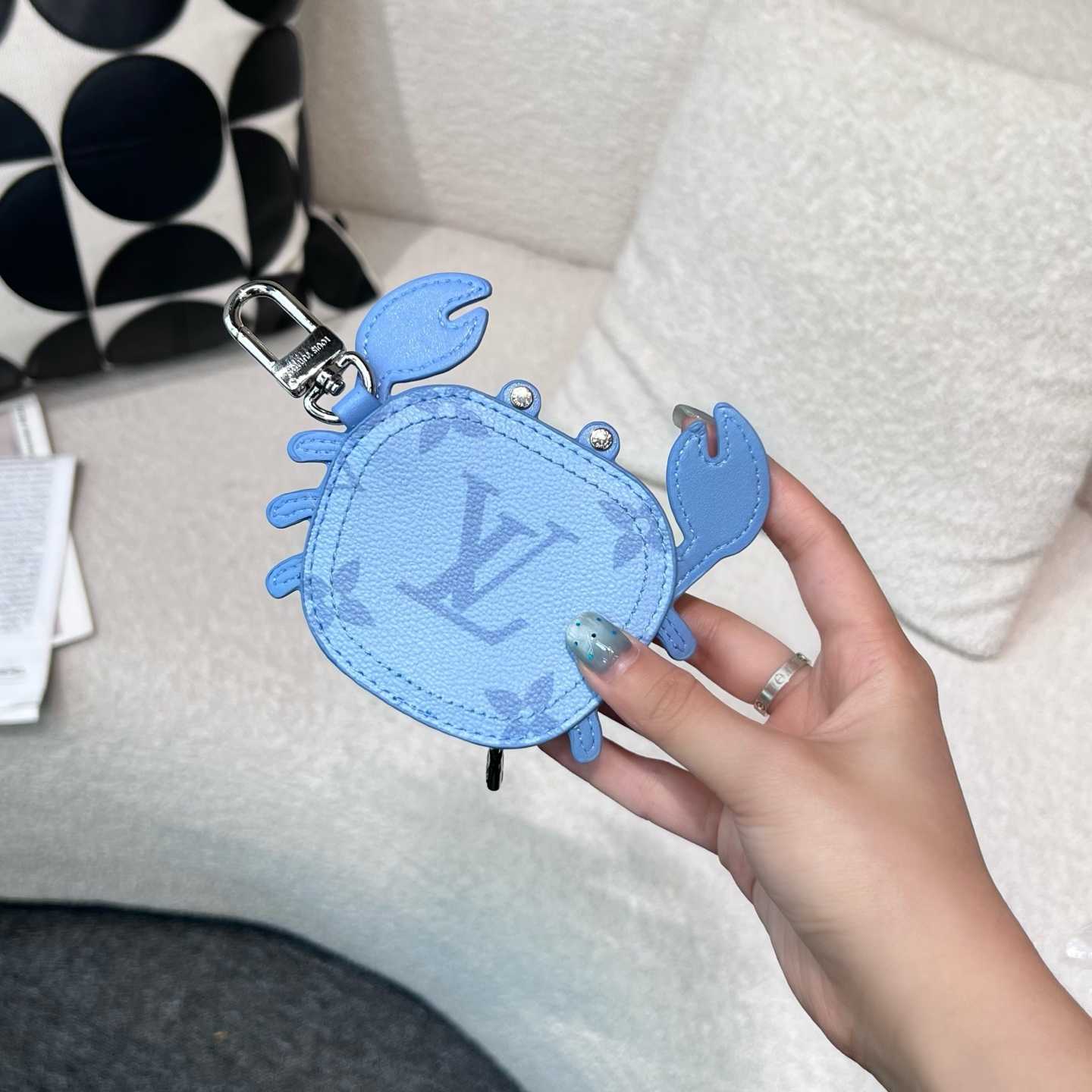 Louis Vuitton LV Crab Bag Charm   M02525 - FashionPlug