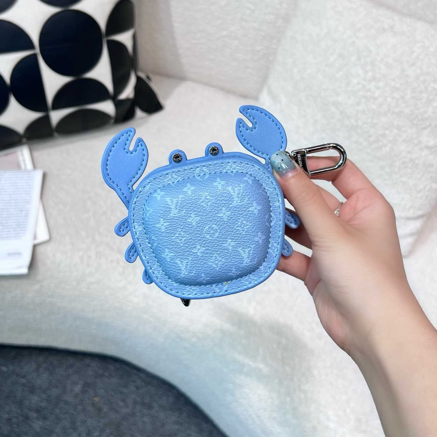 Louis Vuitton LV Crab Bag Charm   M02525 - FashionPlug
