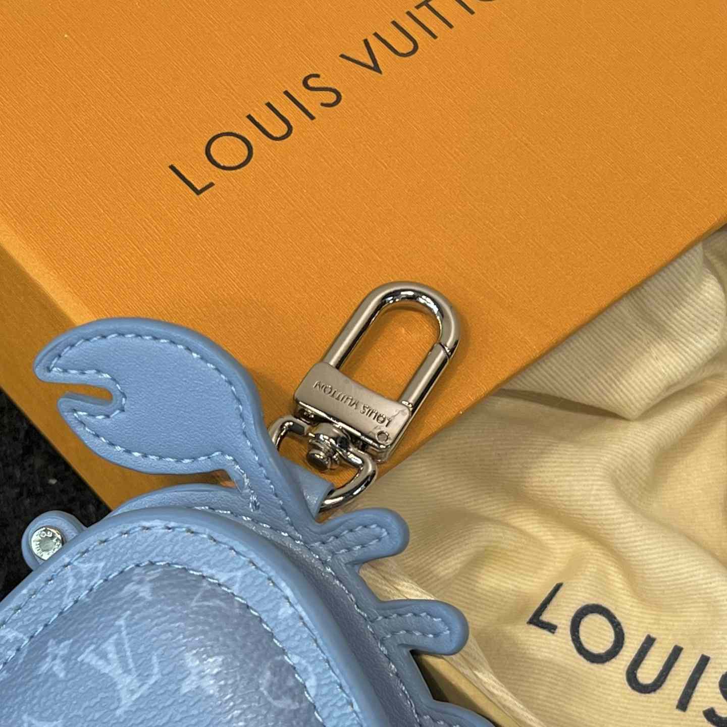 Louis Vuitton LV Crab Bag Charm   M02525 - FashionPlug